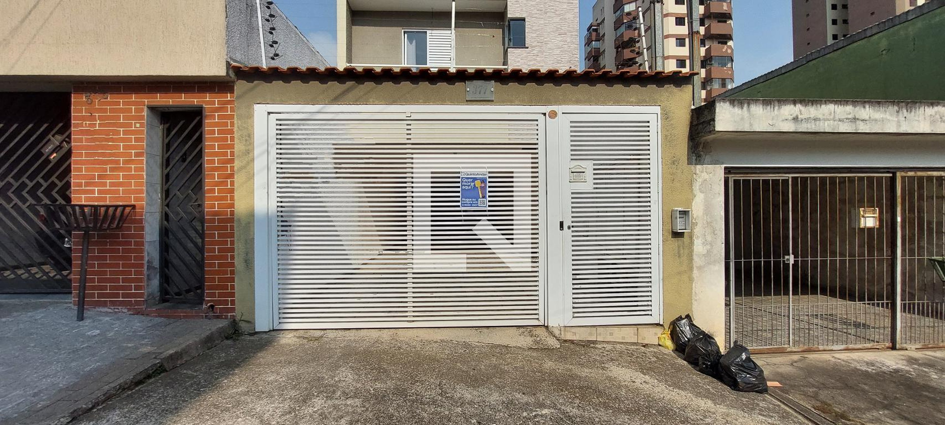 Fachada Condomínio em Rua Monte Alto, 377