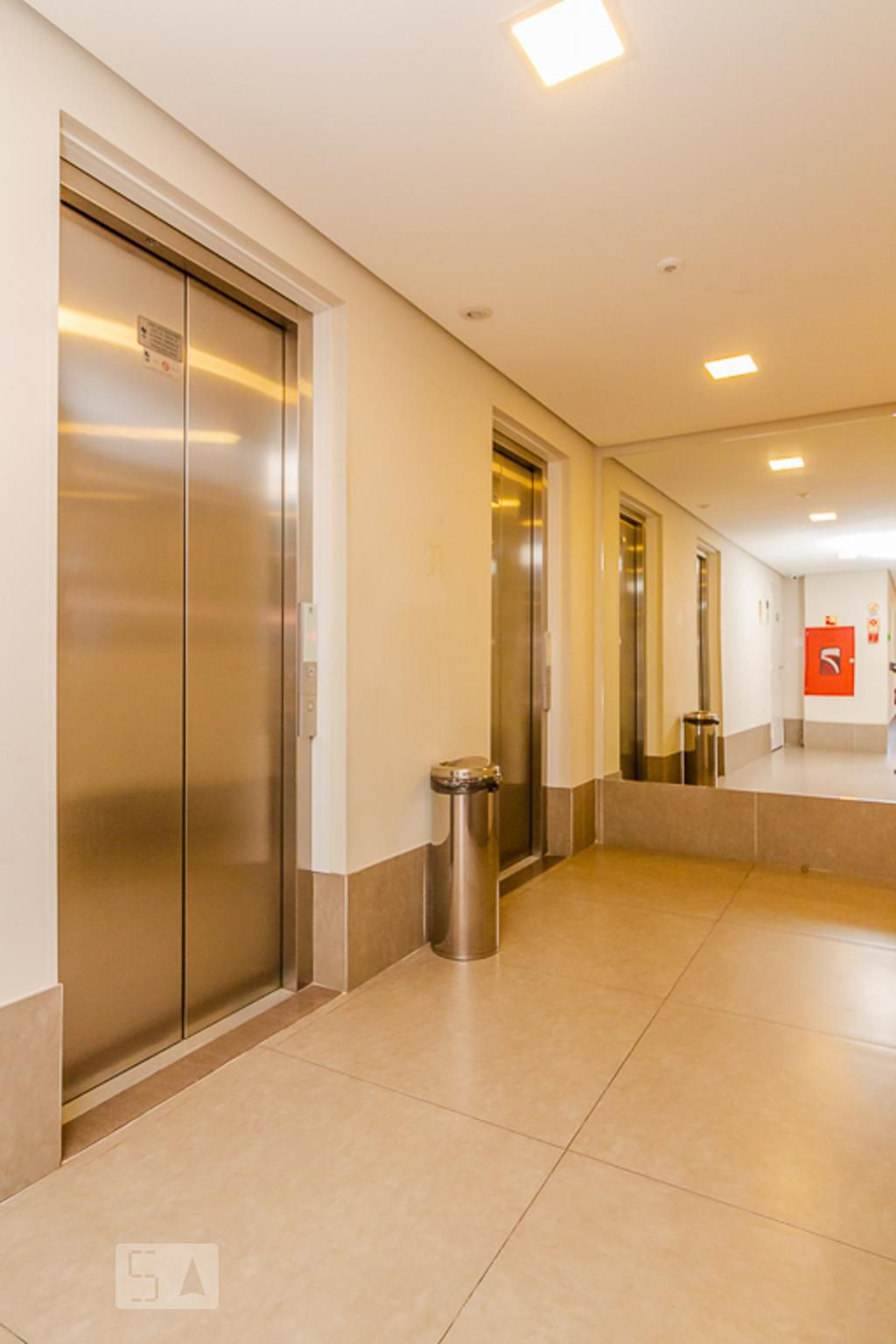 Elevador - Hyde Menino Deus