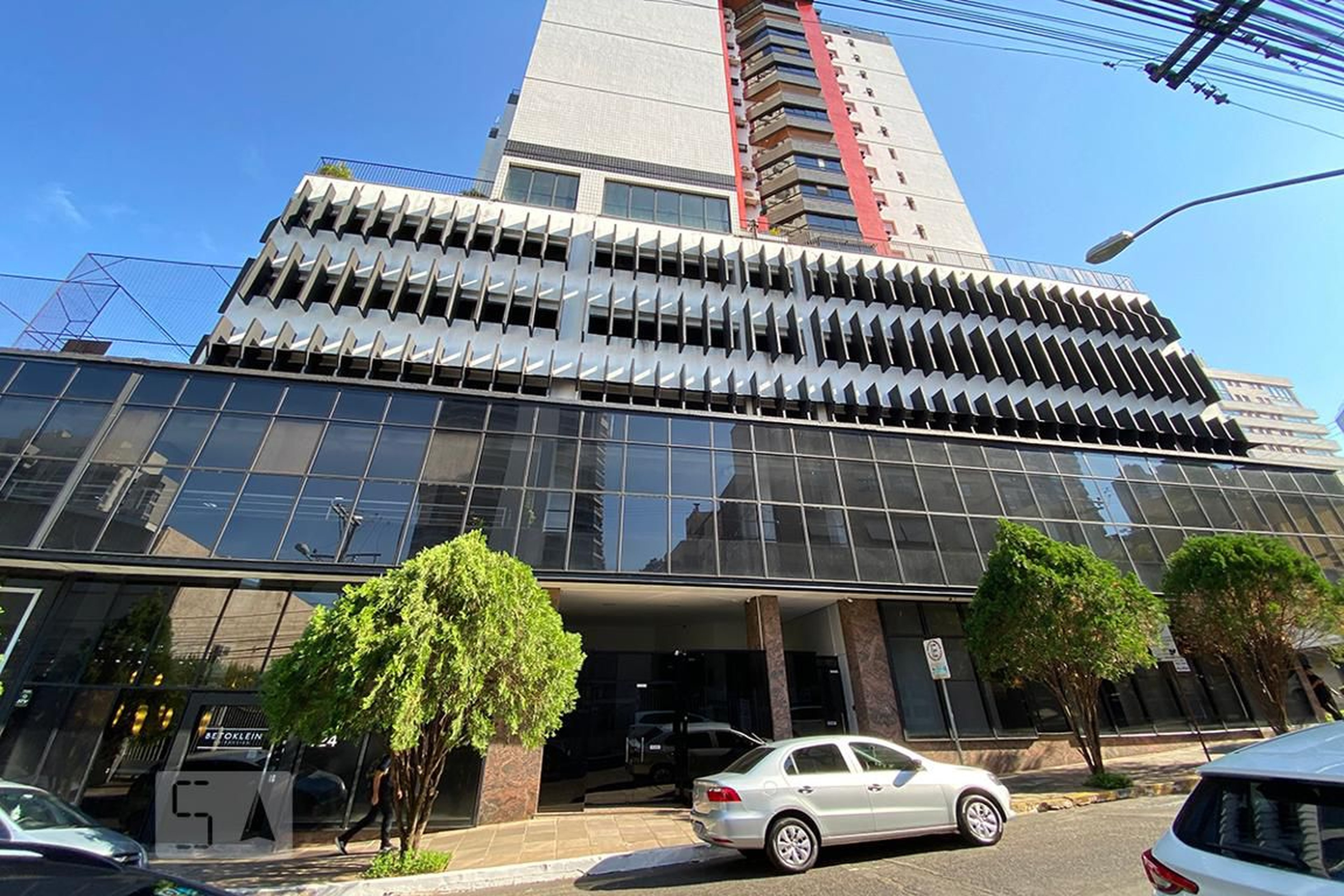 Fachada do Condomínio Condomínio em Rua Mariano de Matos, 130