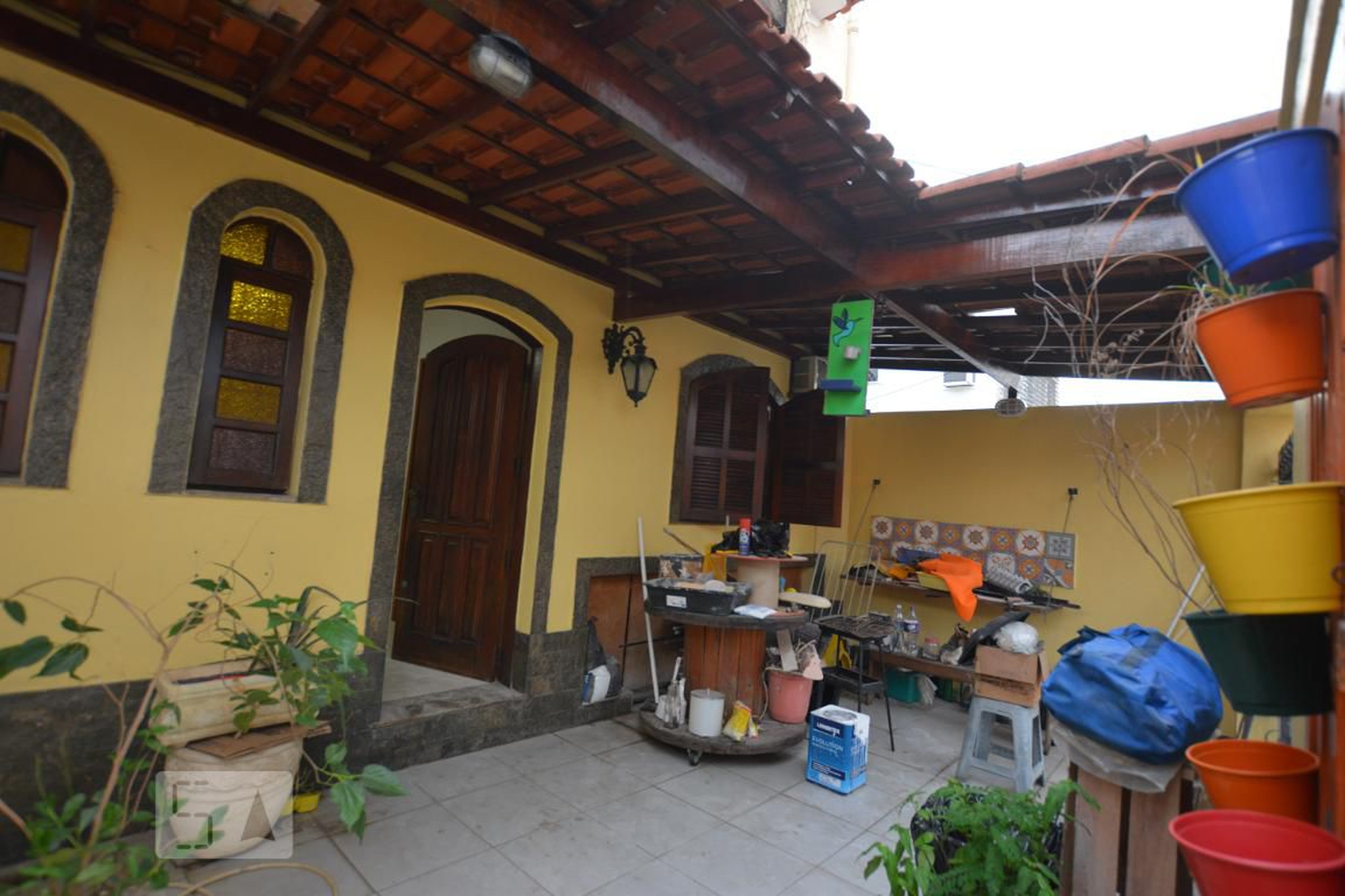 Fachada Condomínio em Rua Calmon Cabral, 117