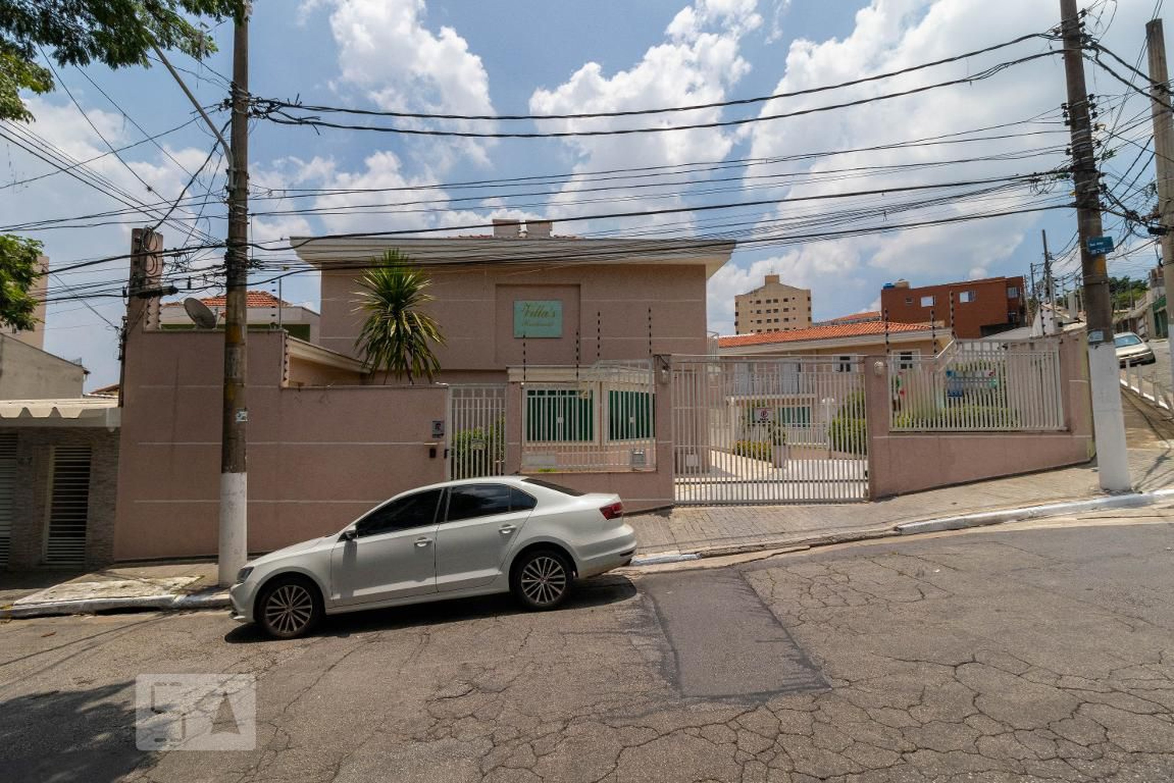 Fachada Condomínio em Rua Artur, 411