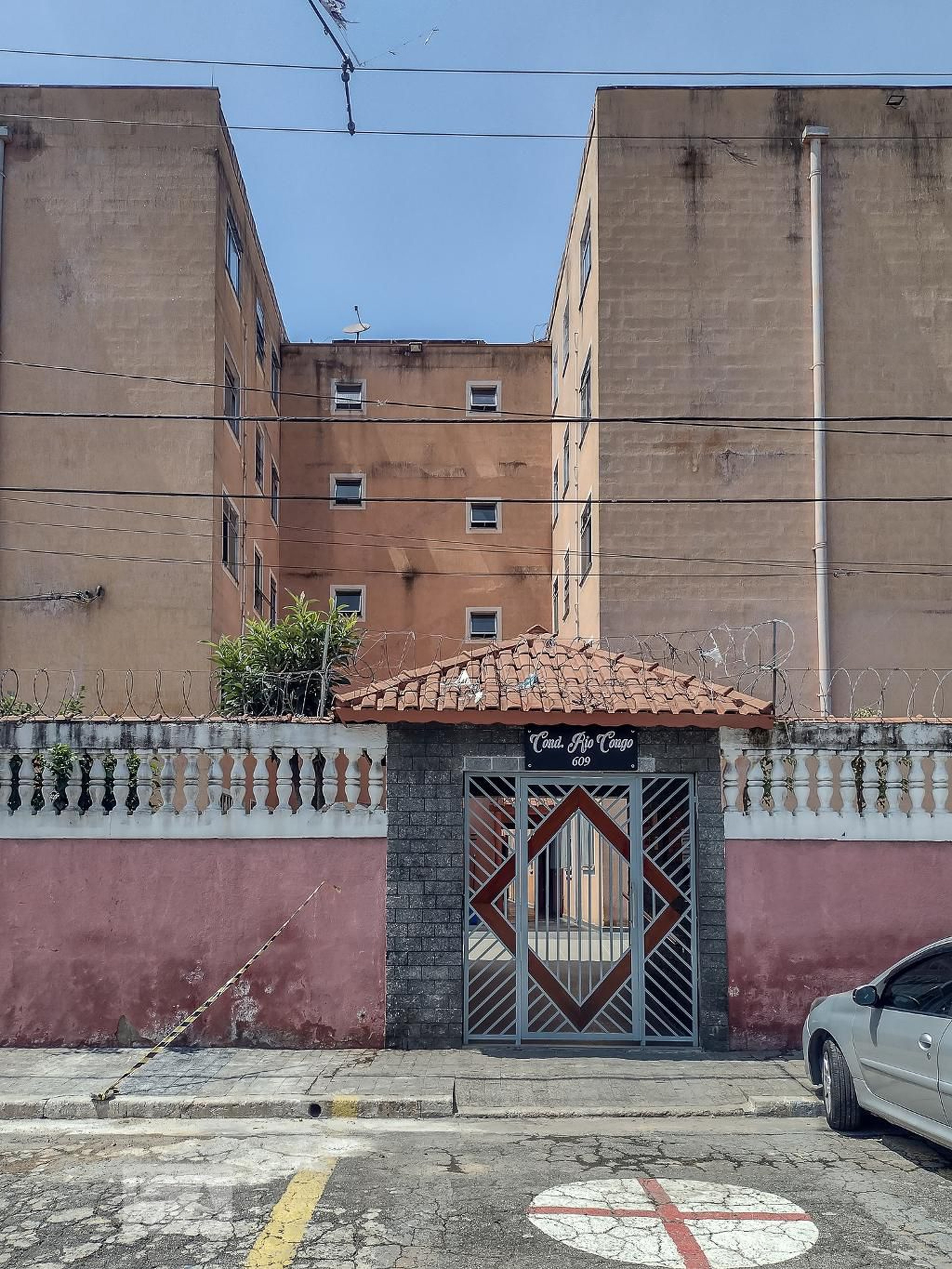 Fachada Condomínio em Rua Carlos Calvo, 609