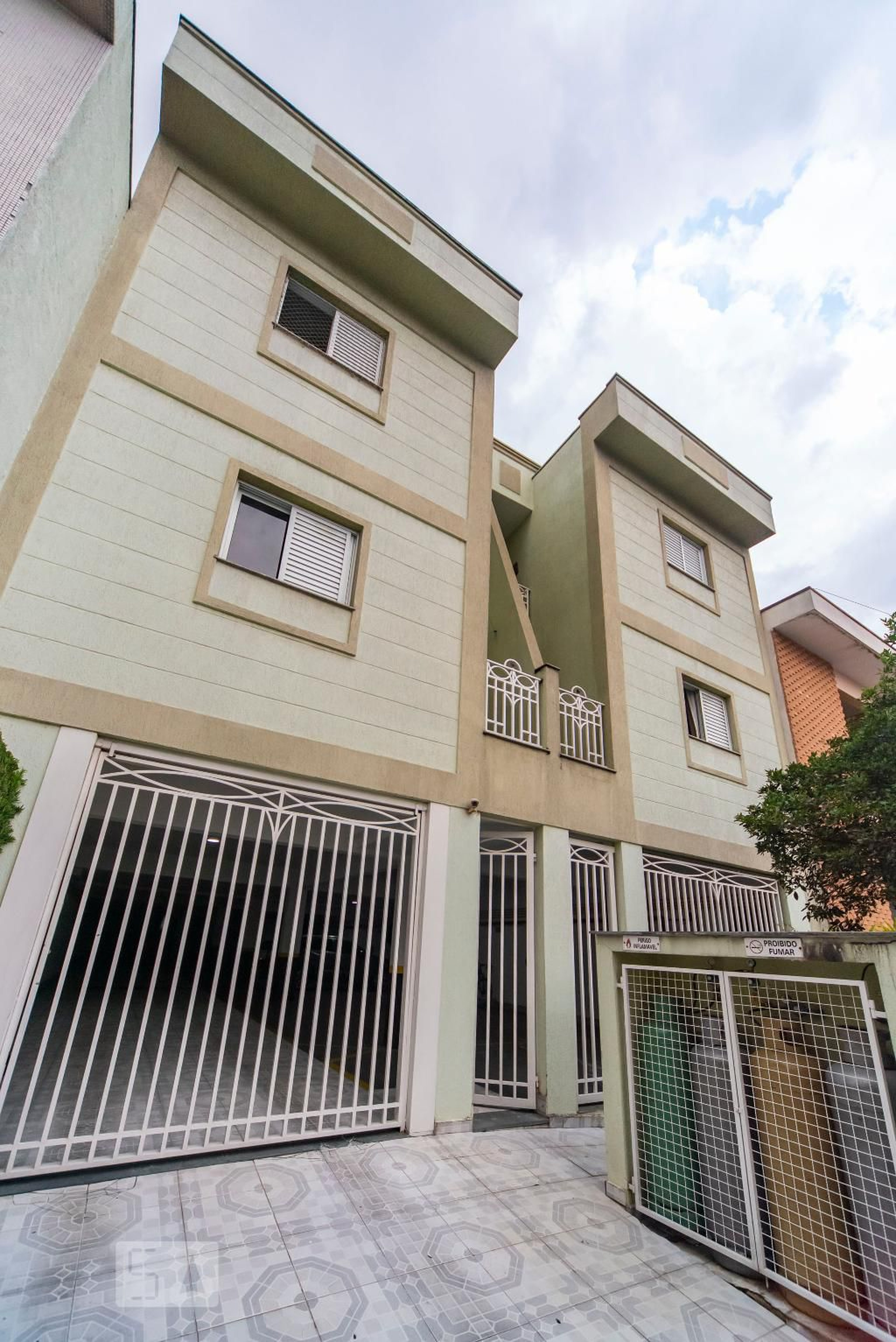 Fachada Condomínio em Rua Porto Carrero, 298