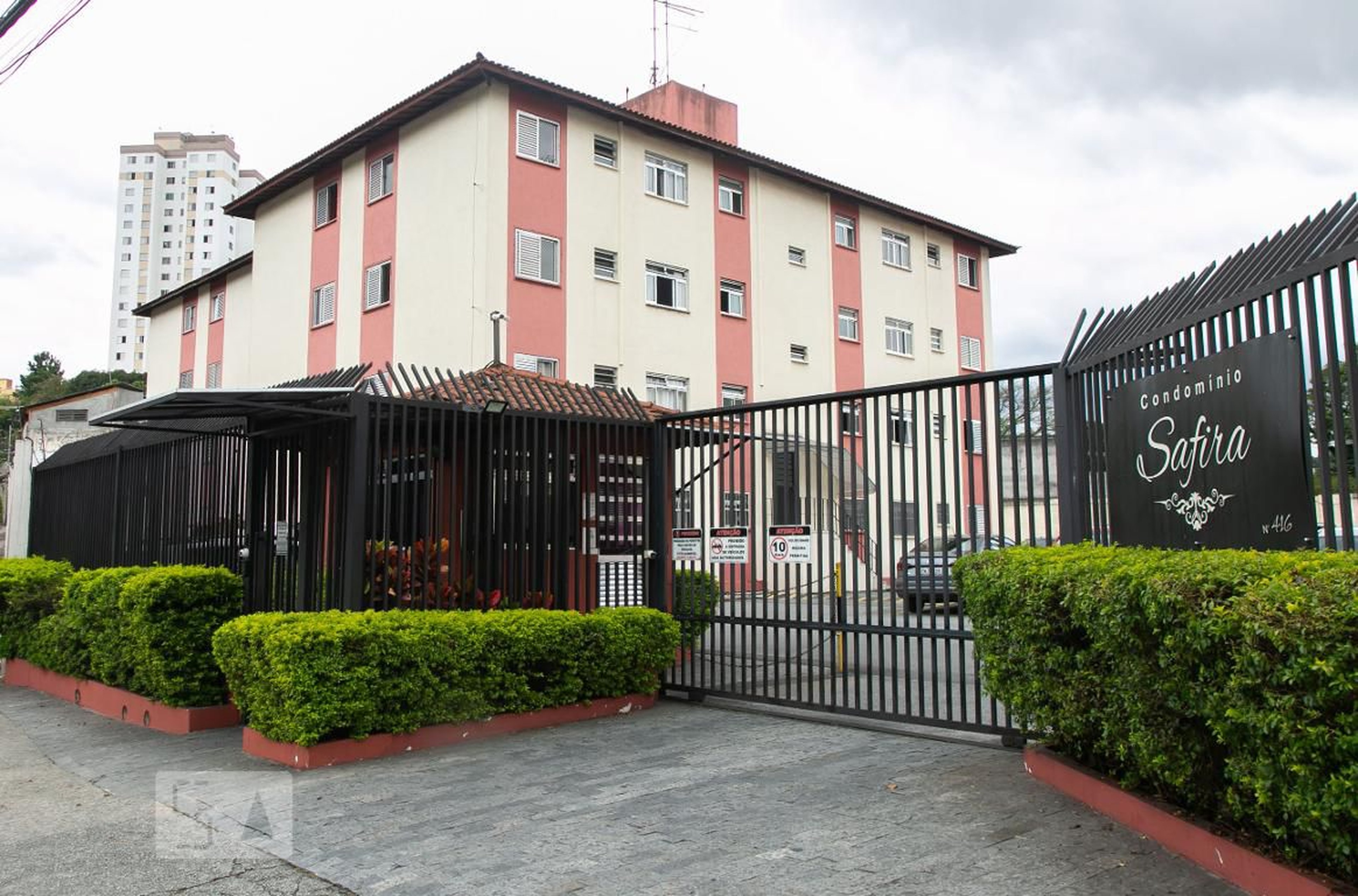 Fachada do Condomínio Condomínio Safira