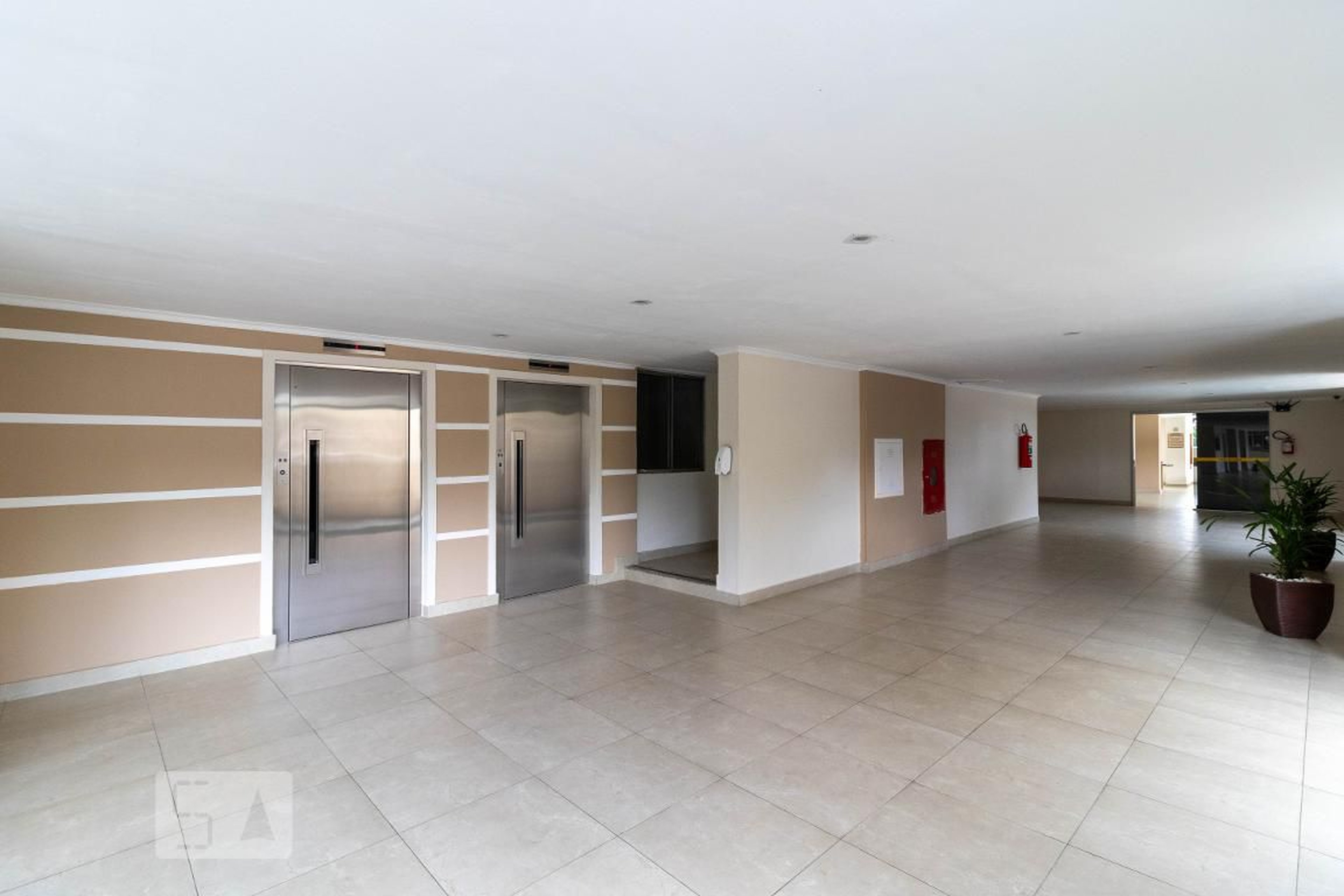 Hall de Entrada - Thebas