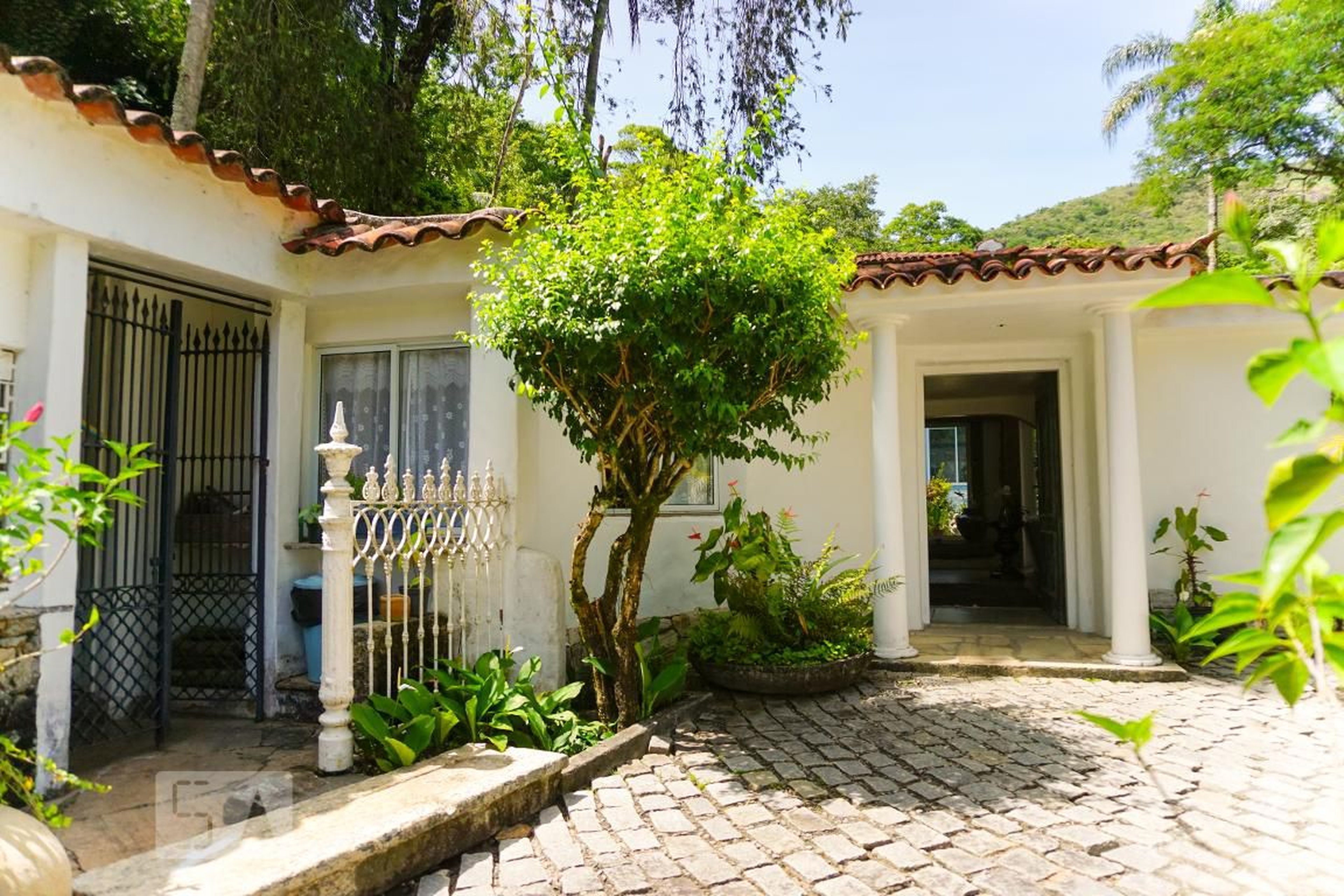 Fachada Condomínio em Rua Engenheiro Píres do Rio, 502