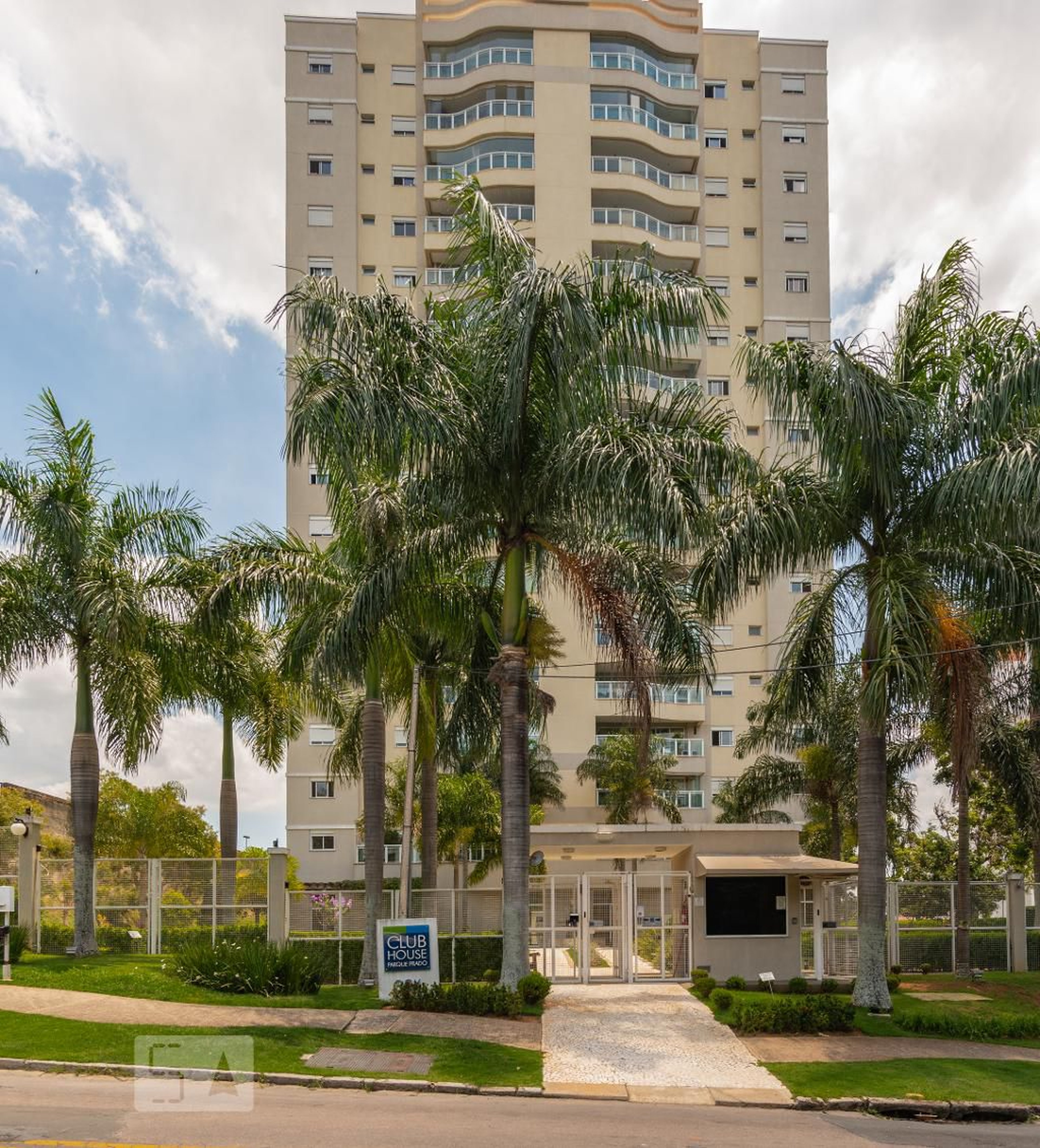 Fachada do Condomínio Condomínio Club House