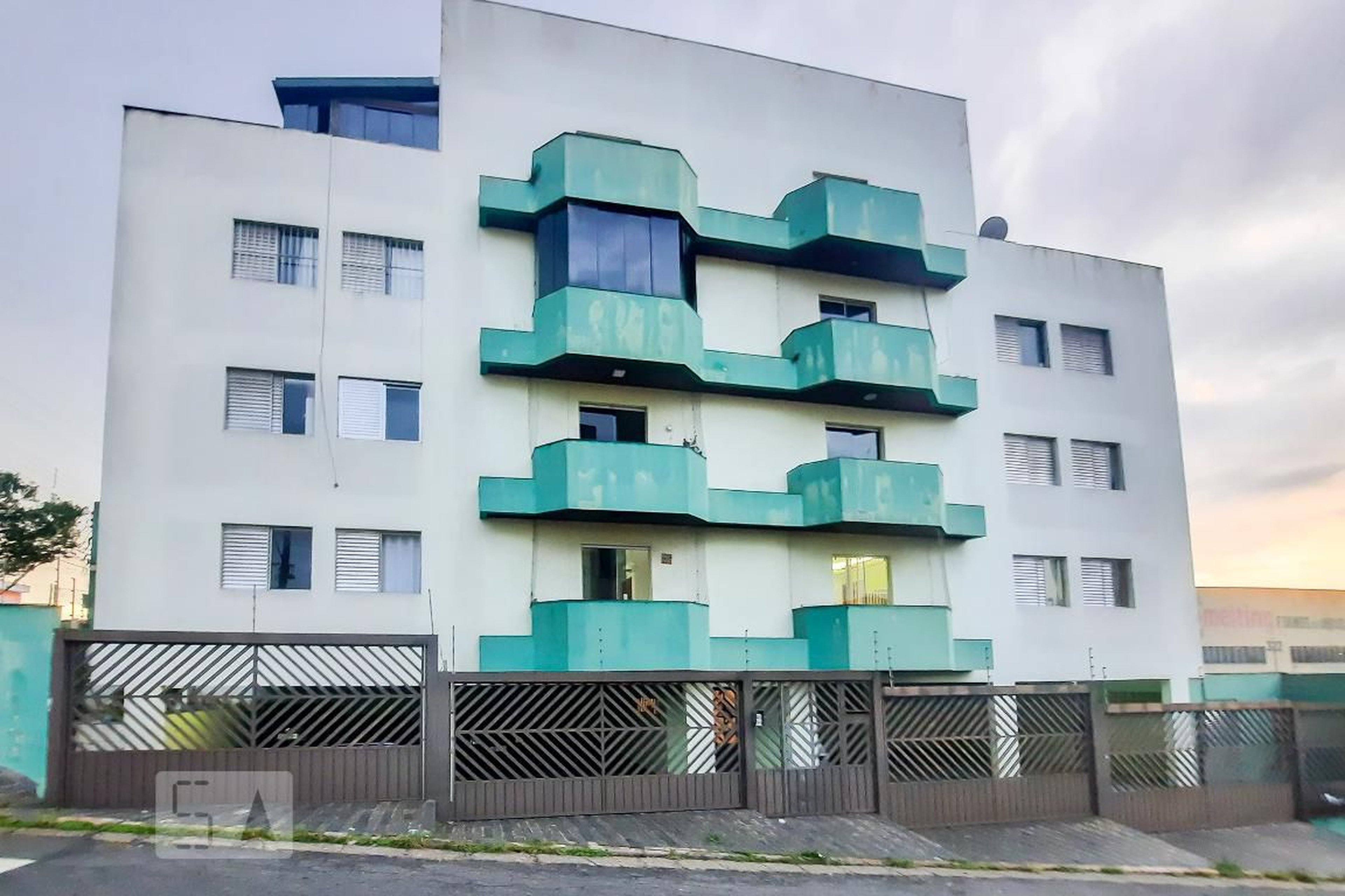 Fachada do Condomínio Edifício Thaís