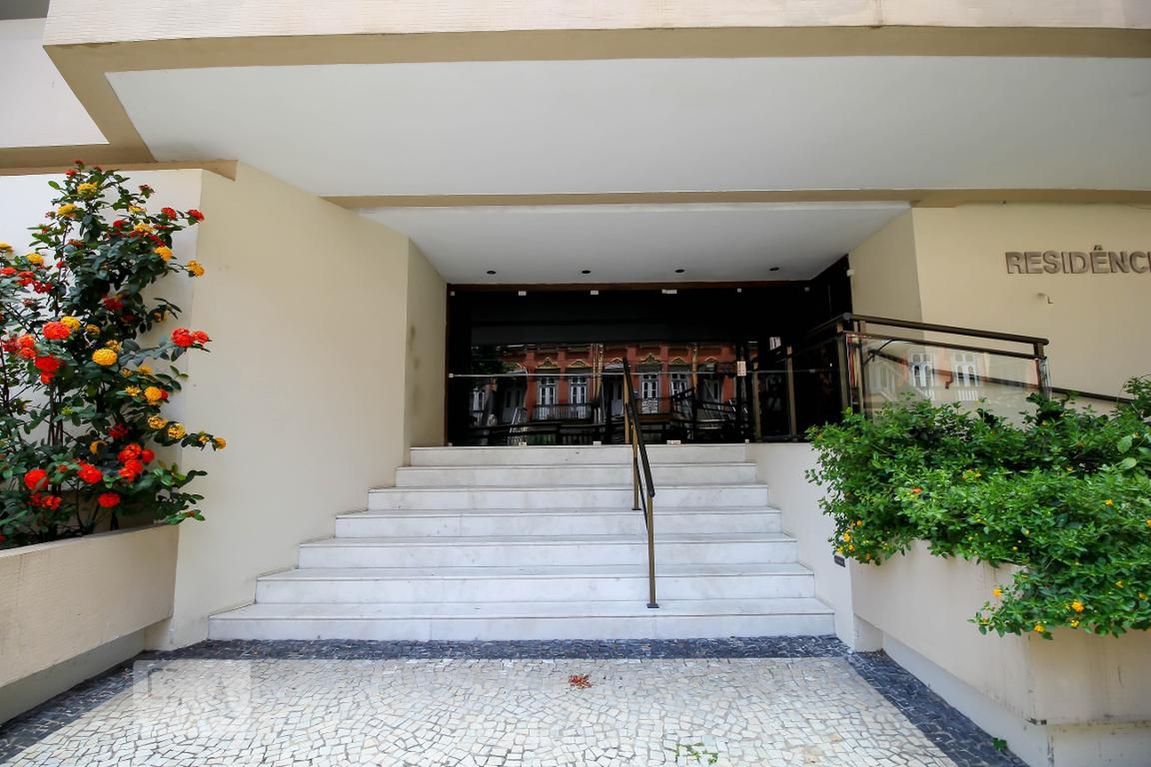 Entrada do Prédio - George Gershwin