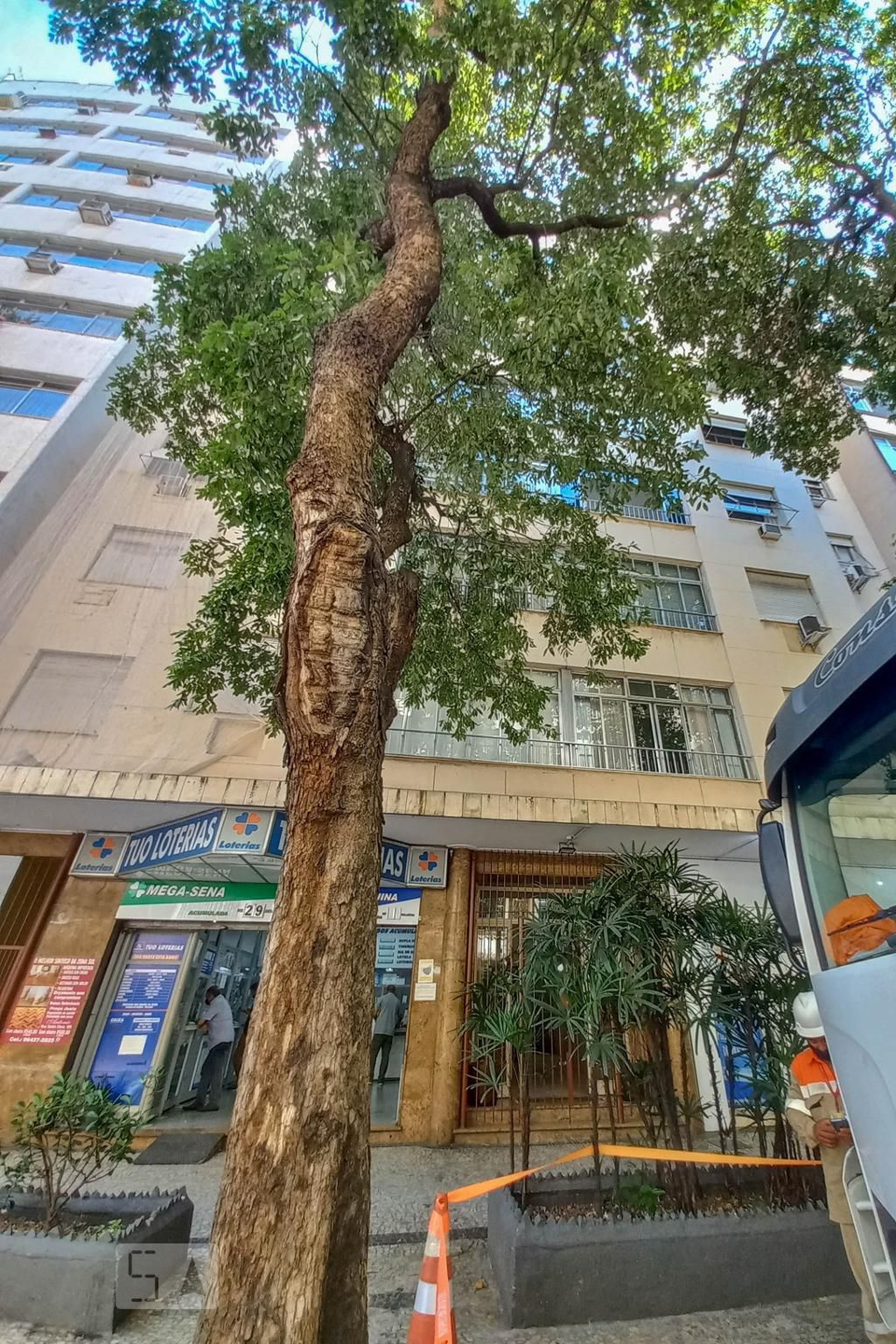 Fachada Condomínio em Rua Santa Clara, 105
