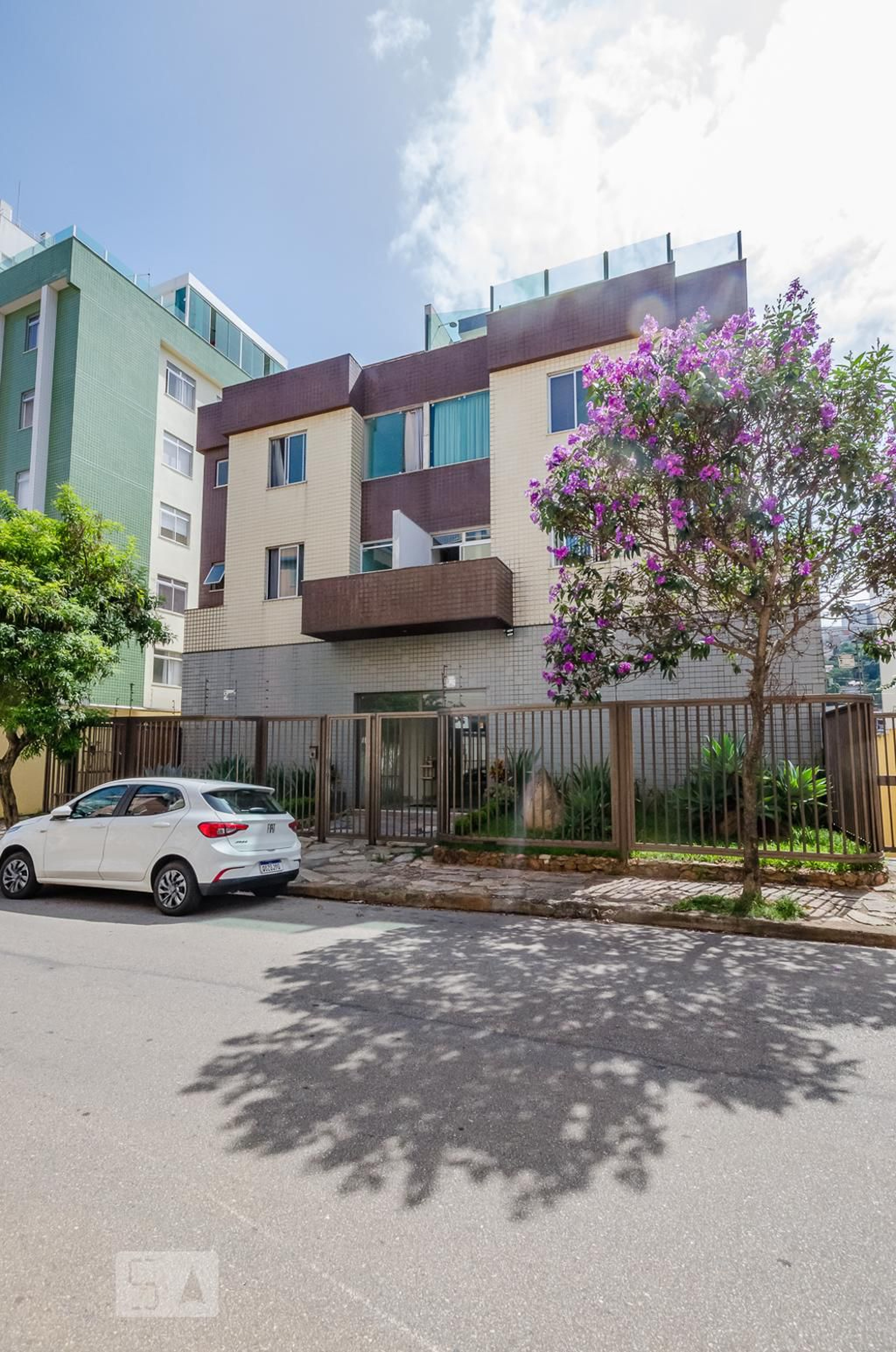 Fachada Condomínio em Rua Cordelina Silveira Mattos, 53