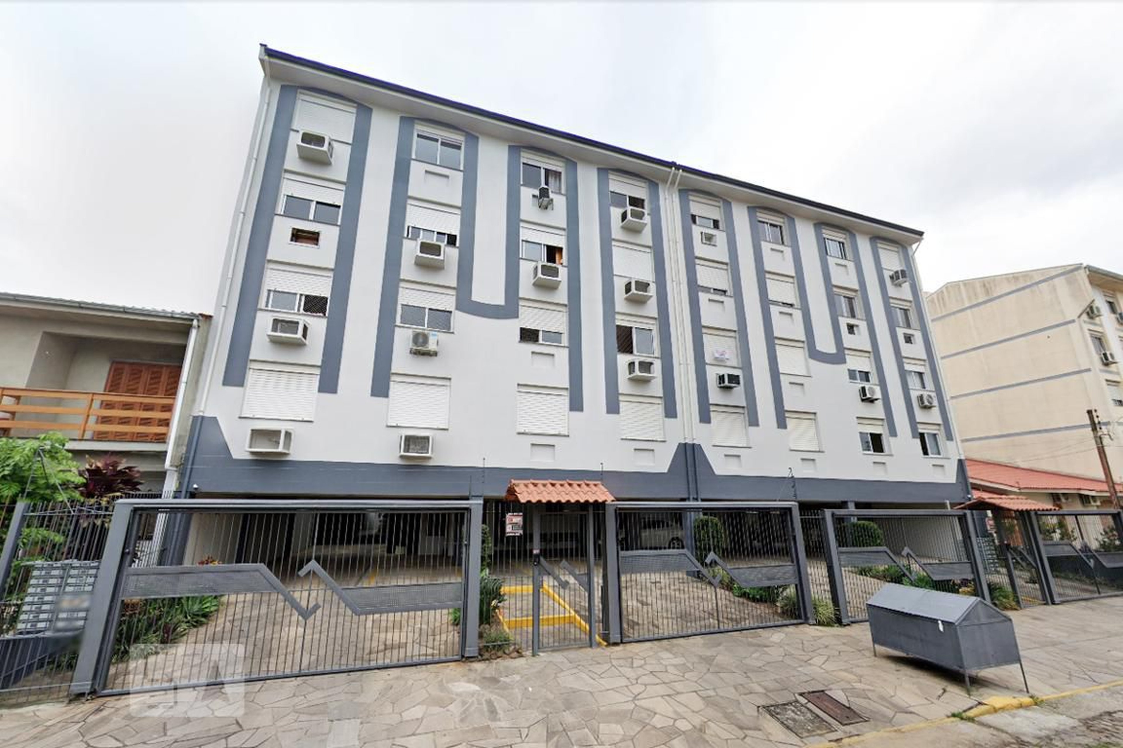 Fachada do Prédio Condomínio em Rua Casemiro de Abreu, 77