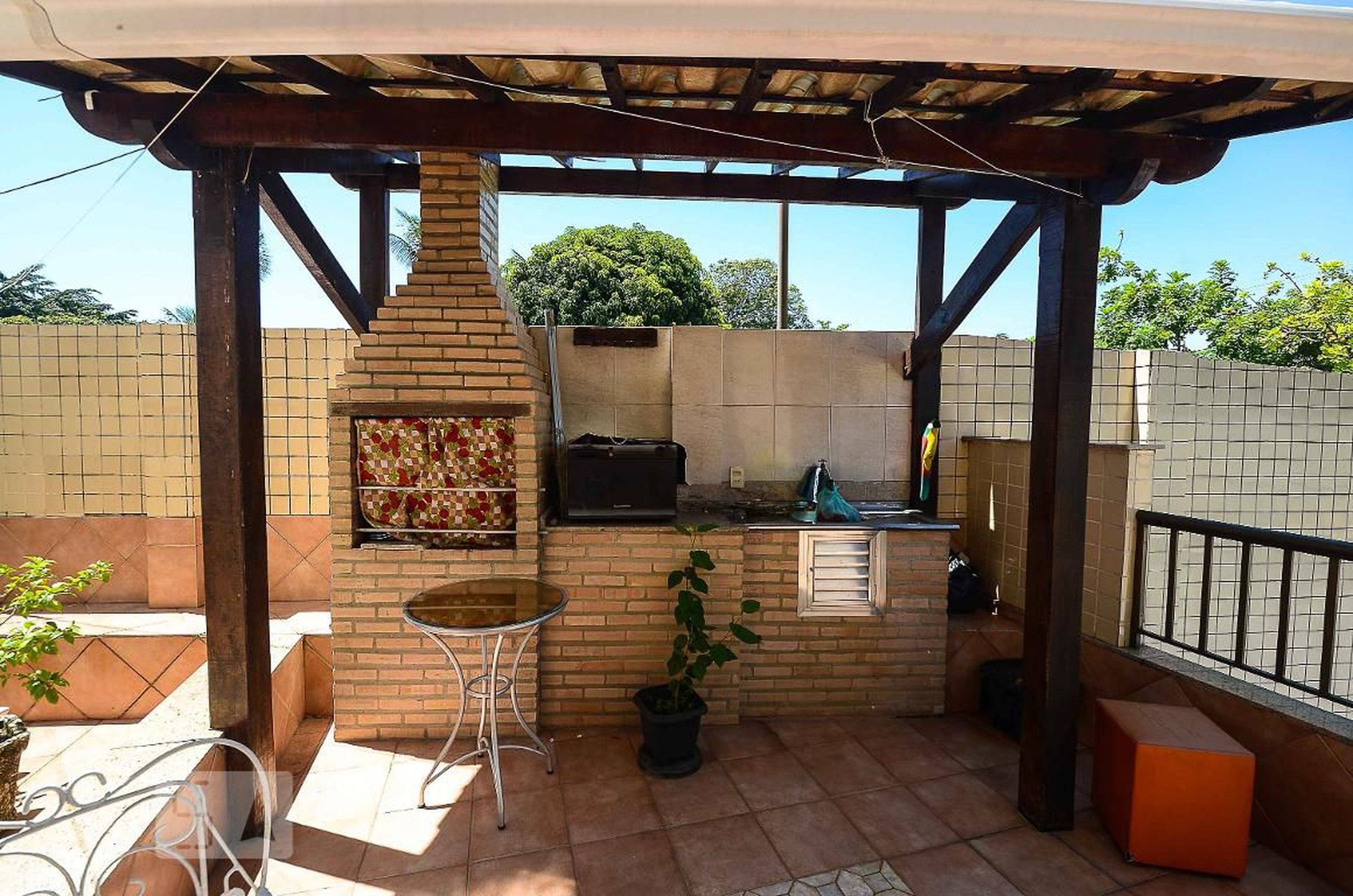 Churrasqueira Condomínio em Rua Nazaré Menezes, 185