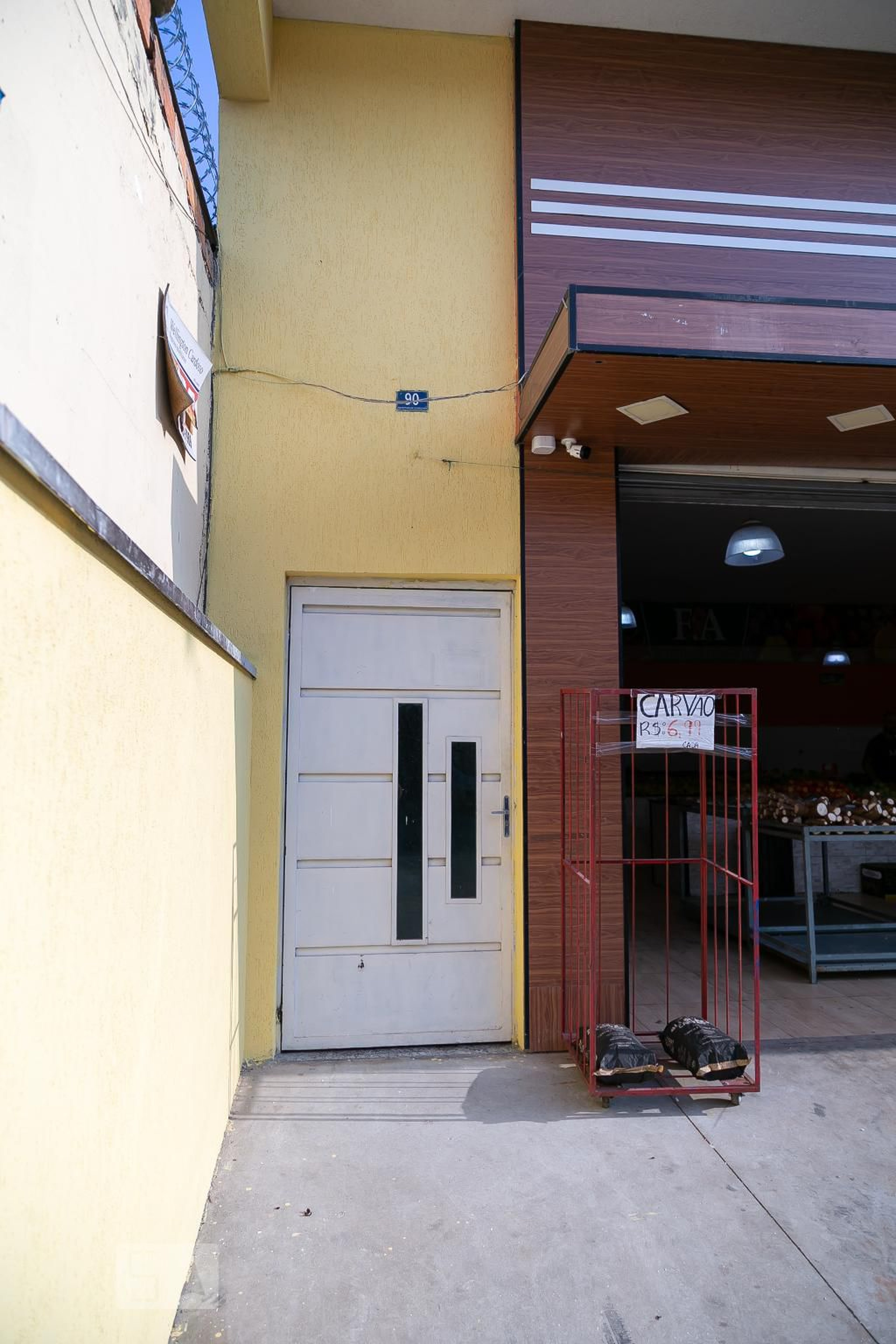 Fachada Condomínio em Avenida Rouxinol, 90