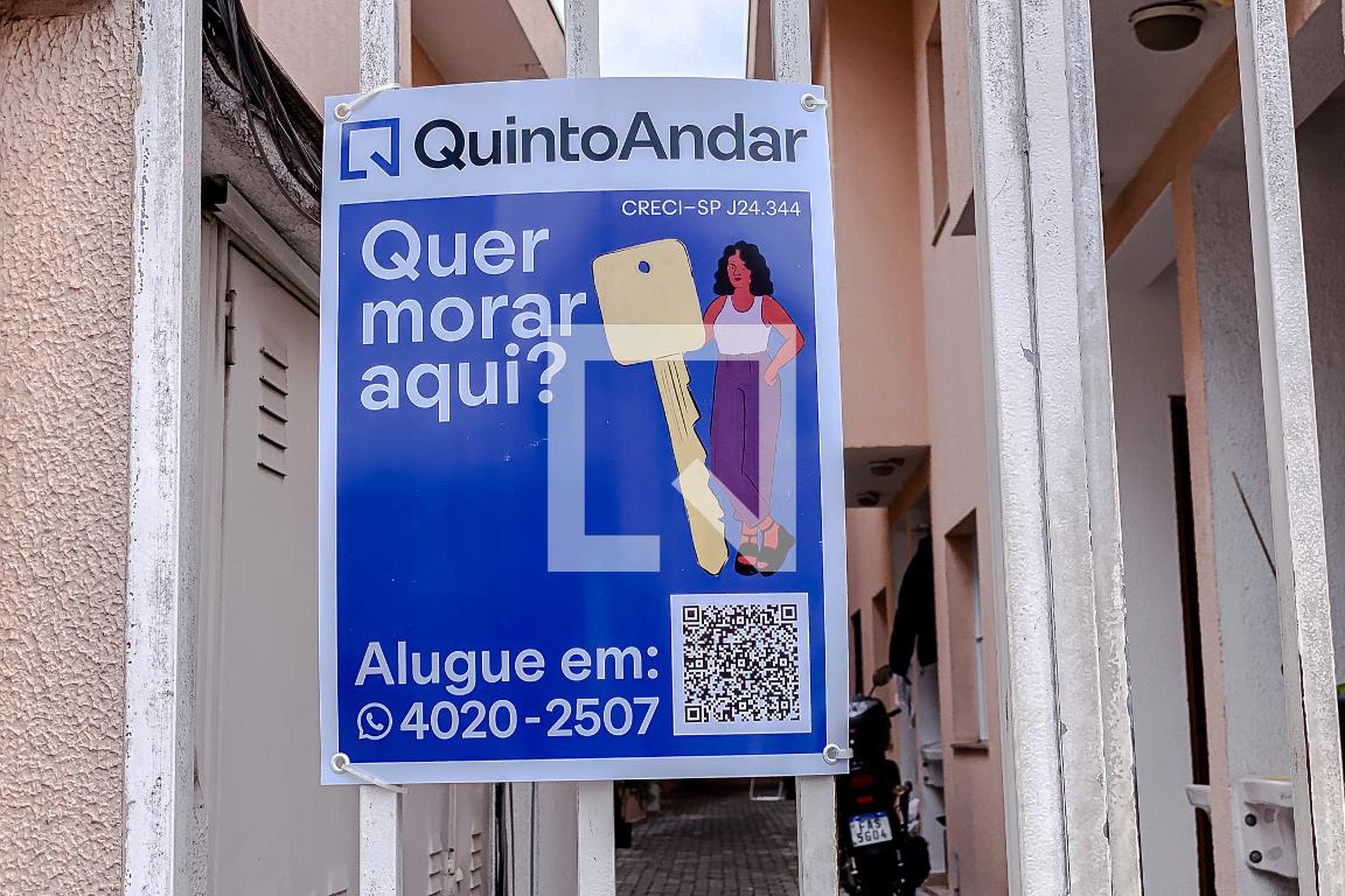 Fachada Condomínio em Rua Monte Azul, 57