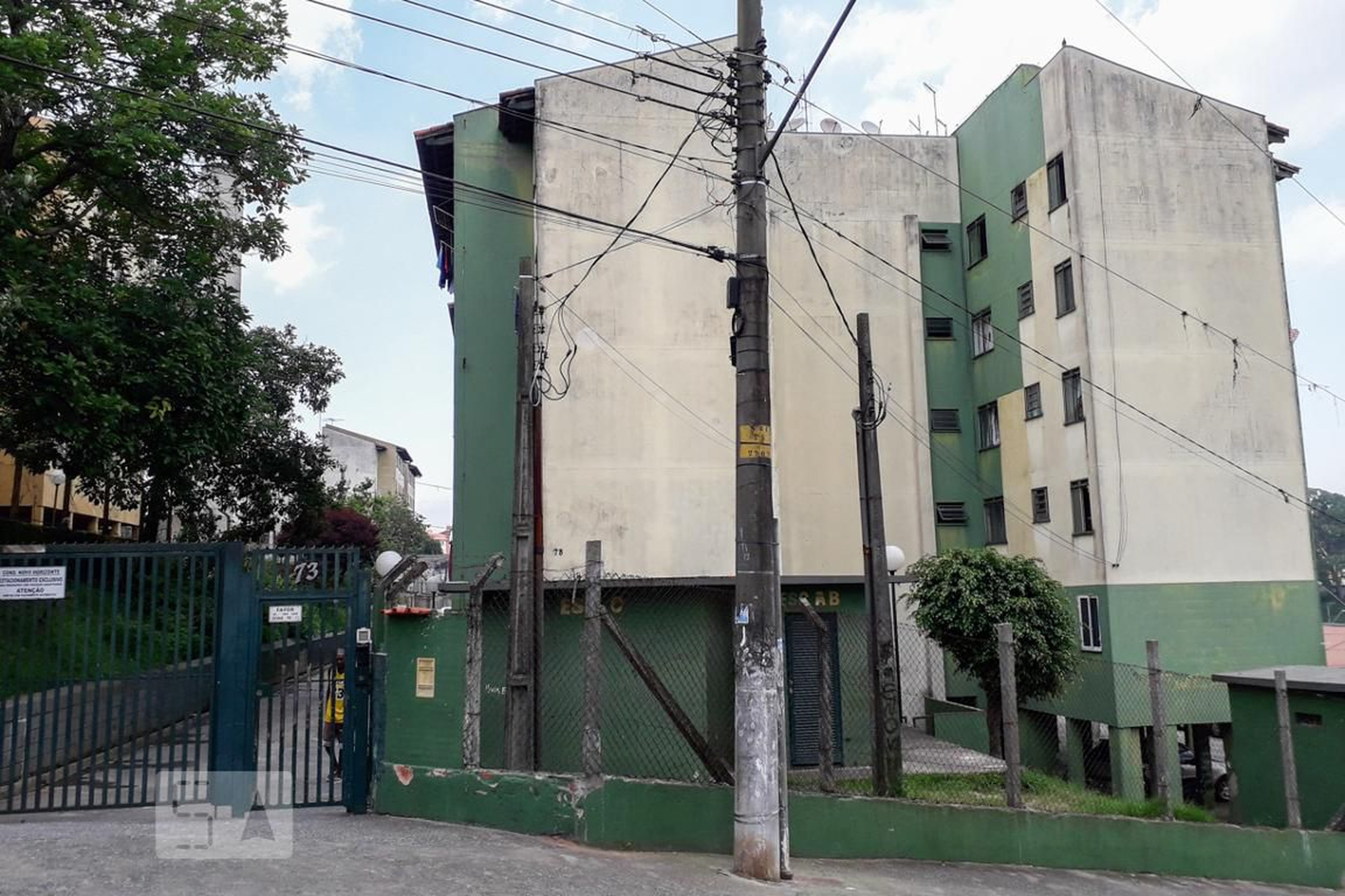 Fachada Condomínio em Rua Caminho da Educação, 73