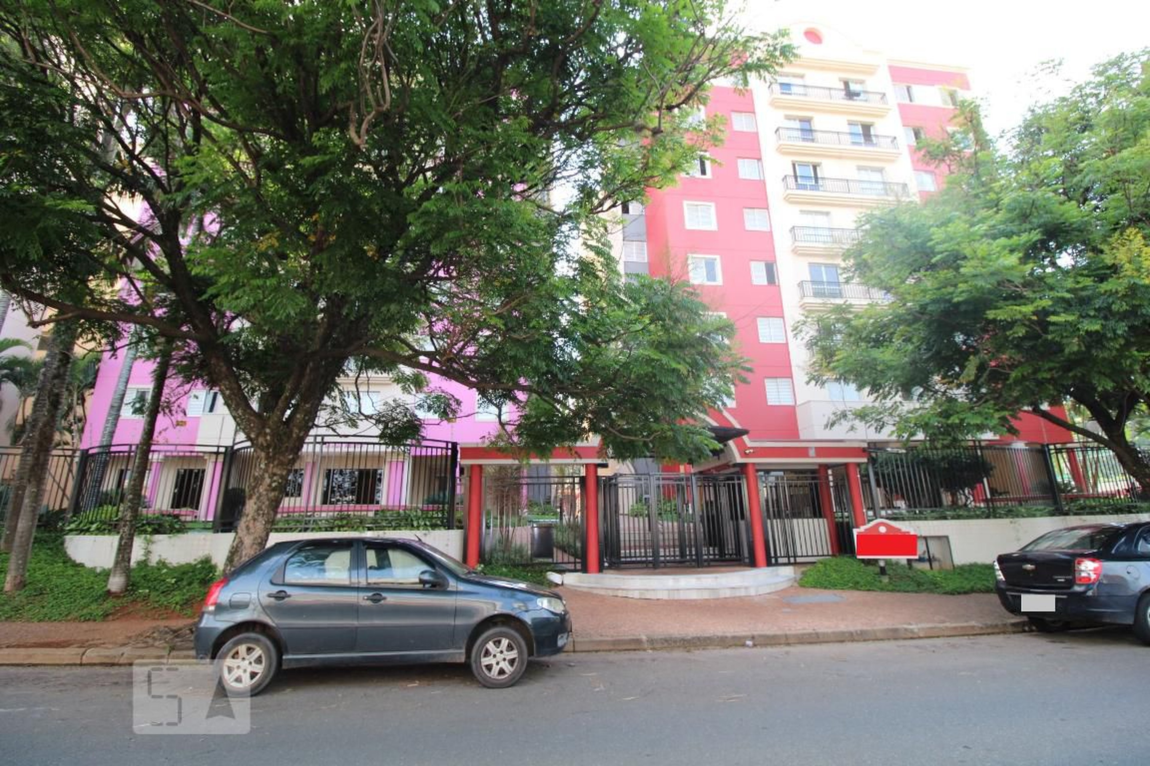 Fachada do Condomínio Condomínio Village Florida