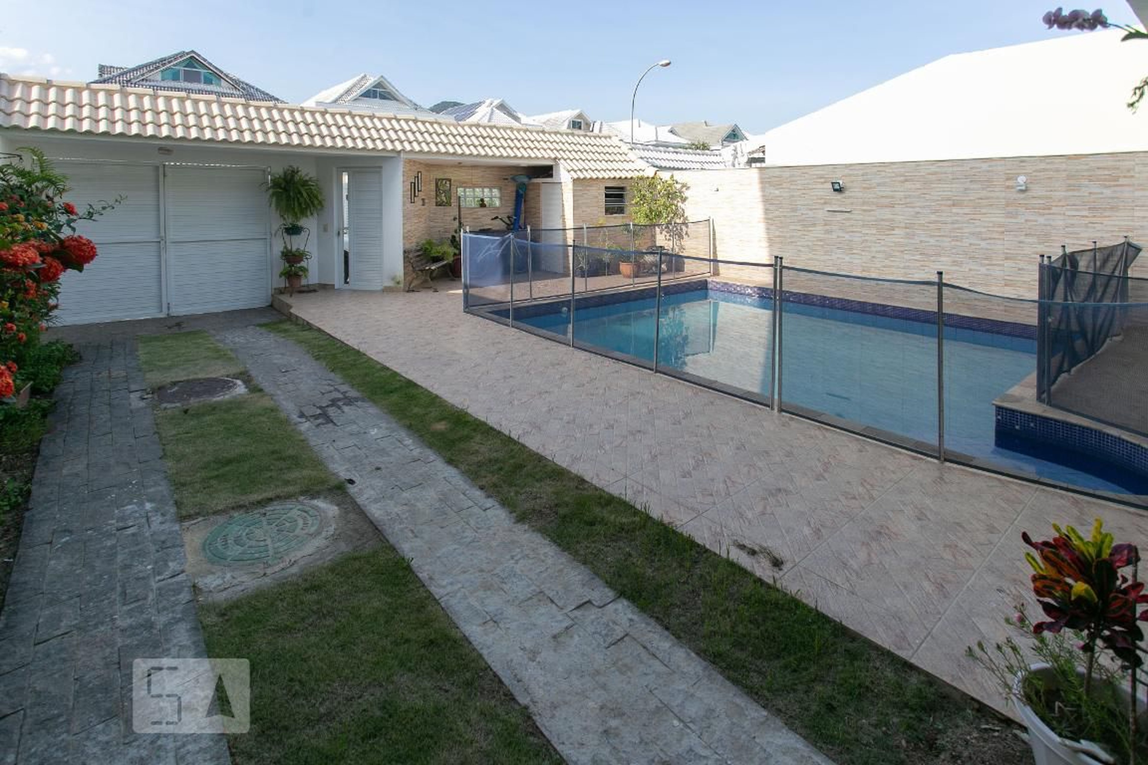 Piscina Condomínio em Rua Paulo Klabin, 137