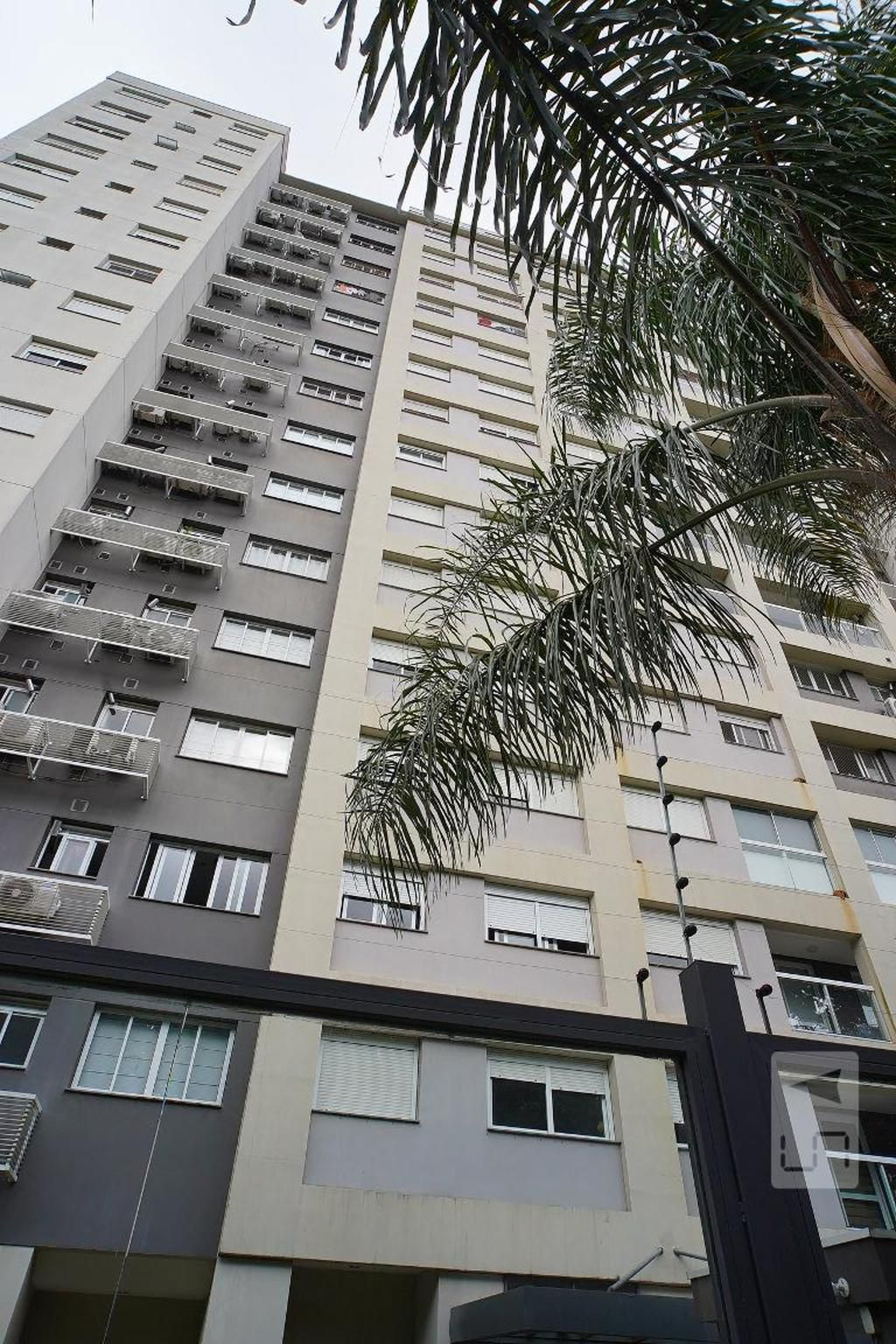 Fachada do Condomínio Condomínio Simple