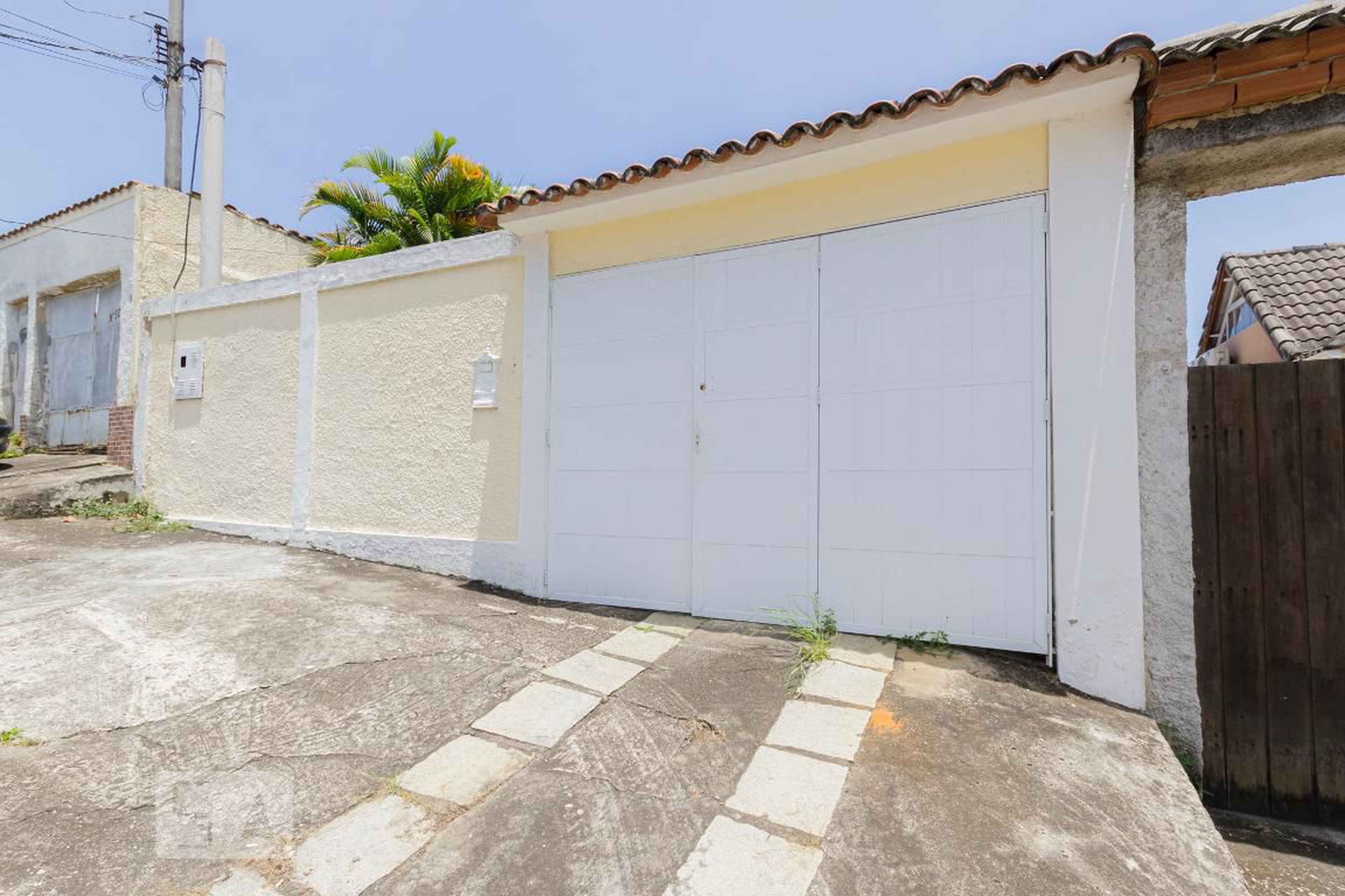 Fachada Condomínio em Rua Luís Severiano Ribeiro, 40