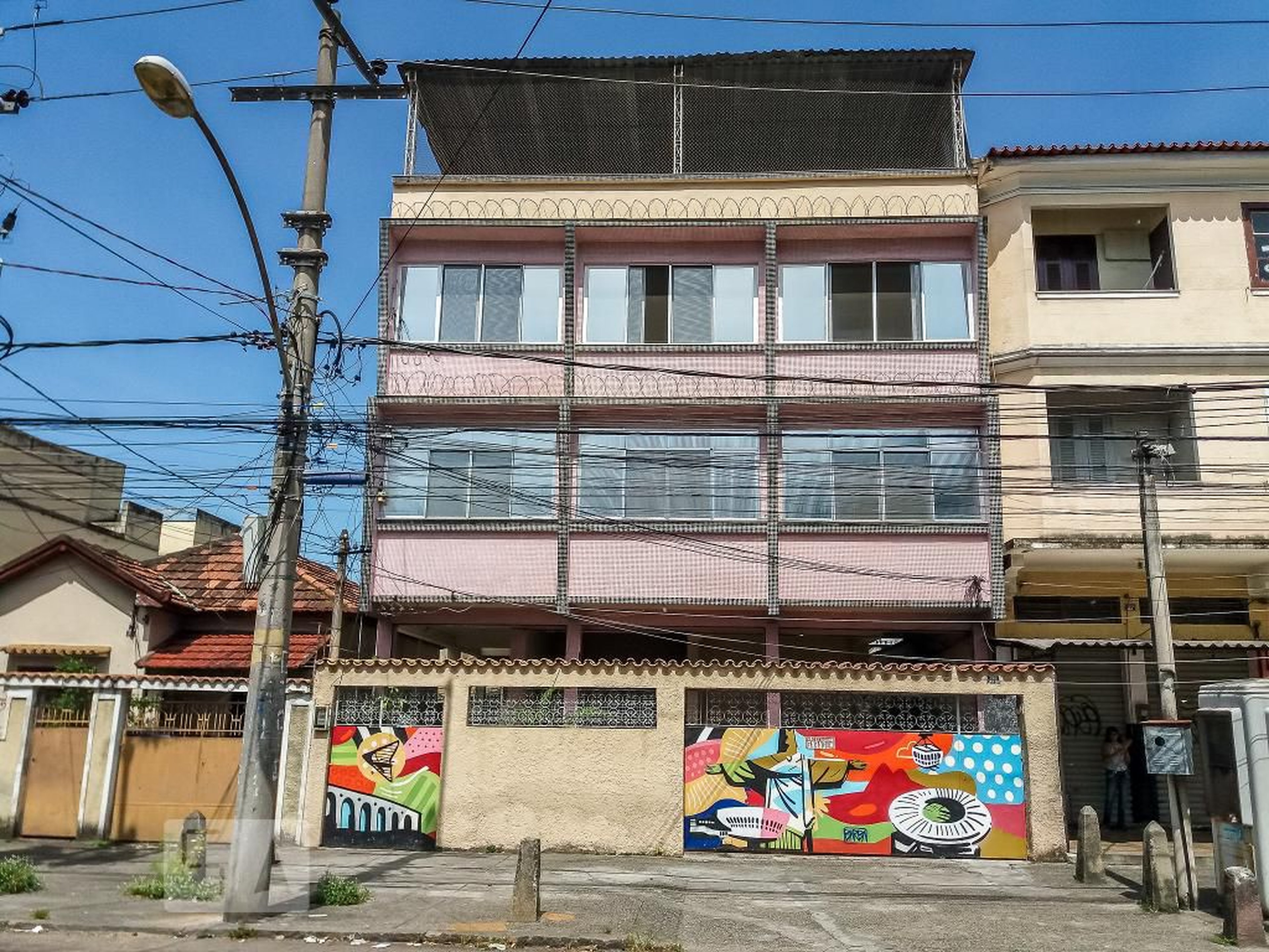 Fachada do Prédio Condomínio em Rua Saint Hilaire, 325