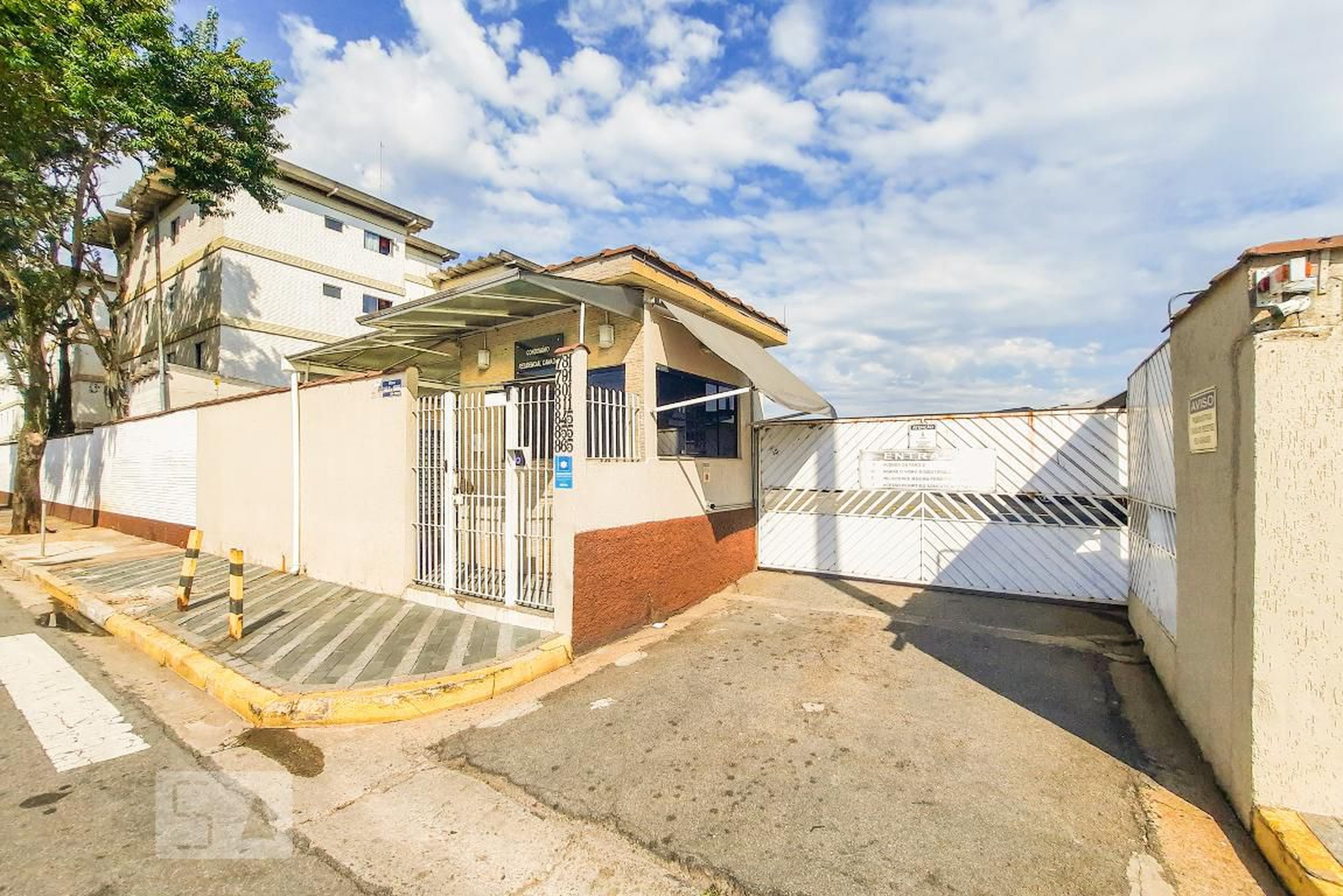 Fachada do Condomínio Condomínio Colúmbia