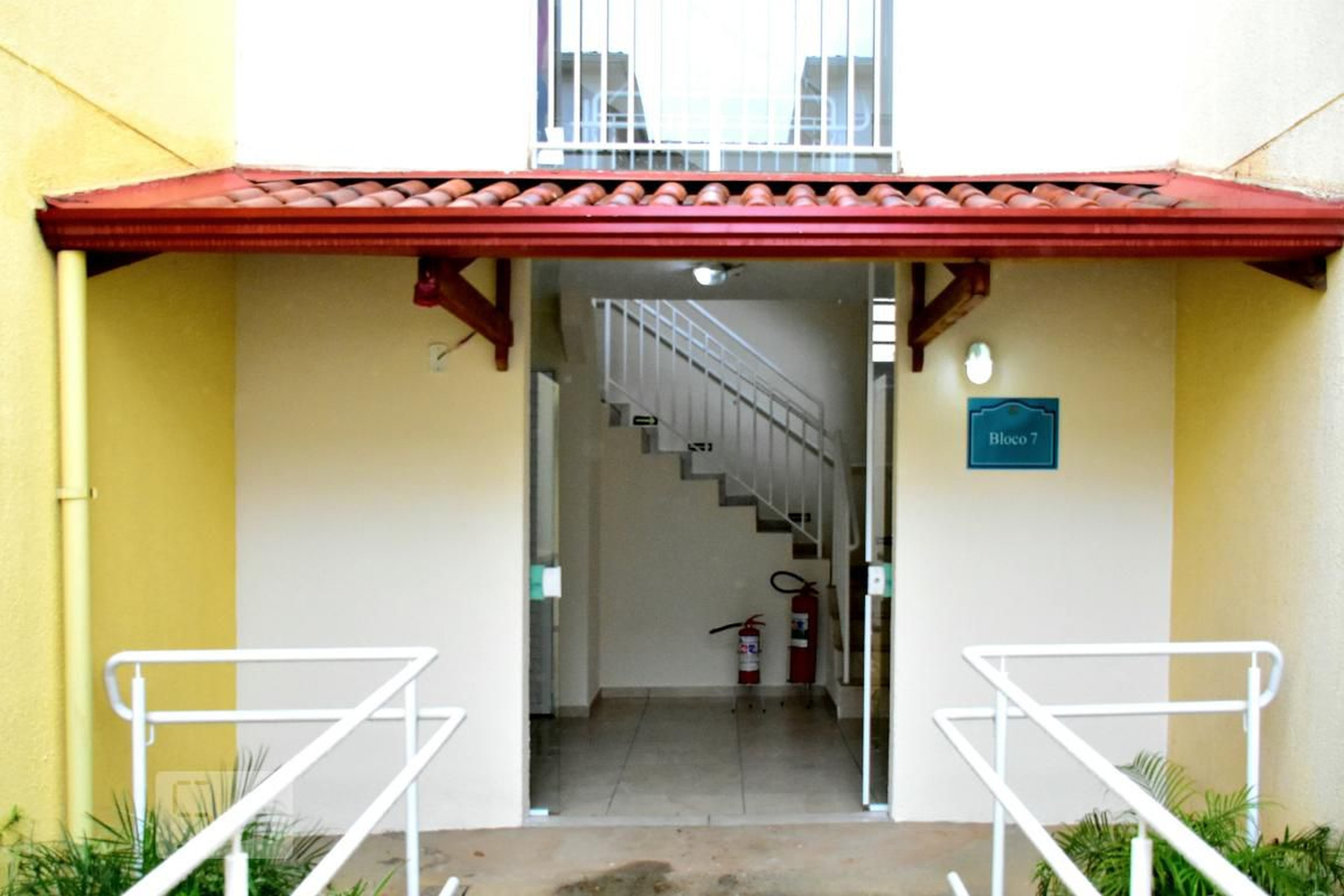 Hall de Entrada Condomínio em Rua Joaquim Marcelino Leite, 638