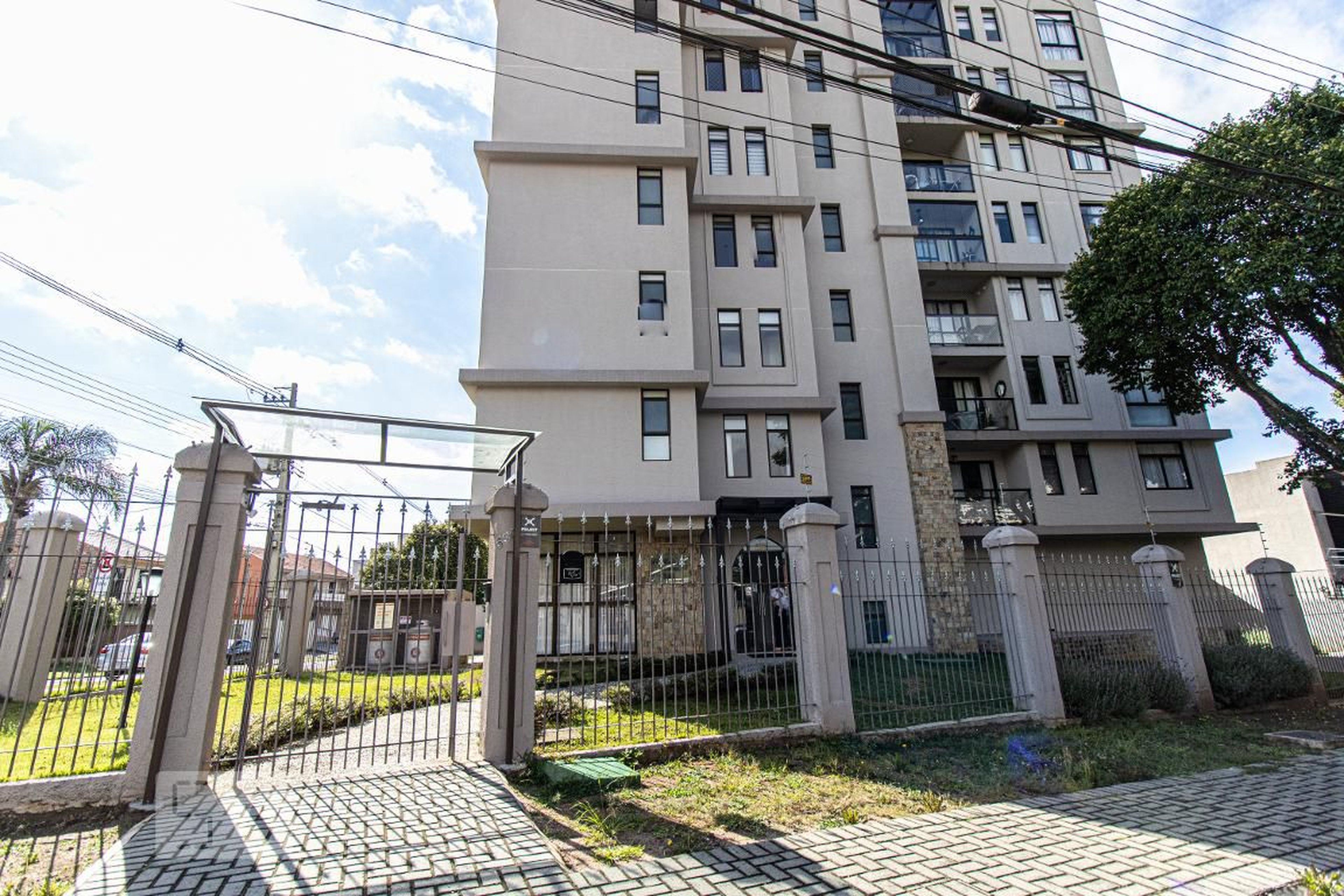 Fachada do Condomínio Edifício Hakour