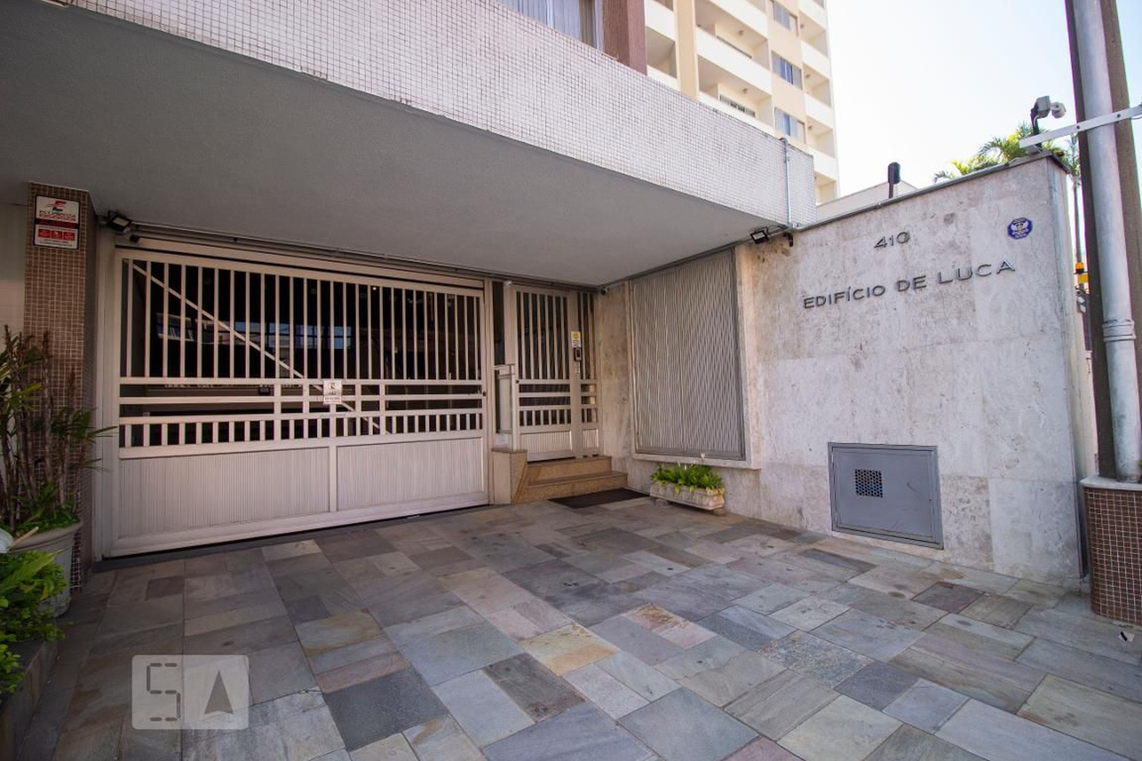 Fachada do Condomínio Edifício de Luca