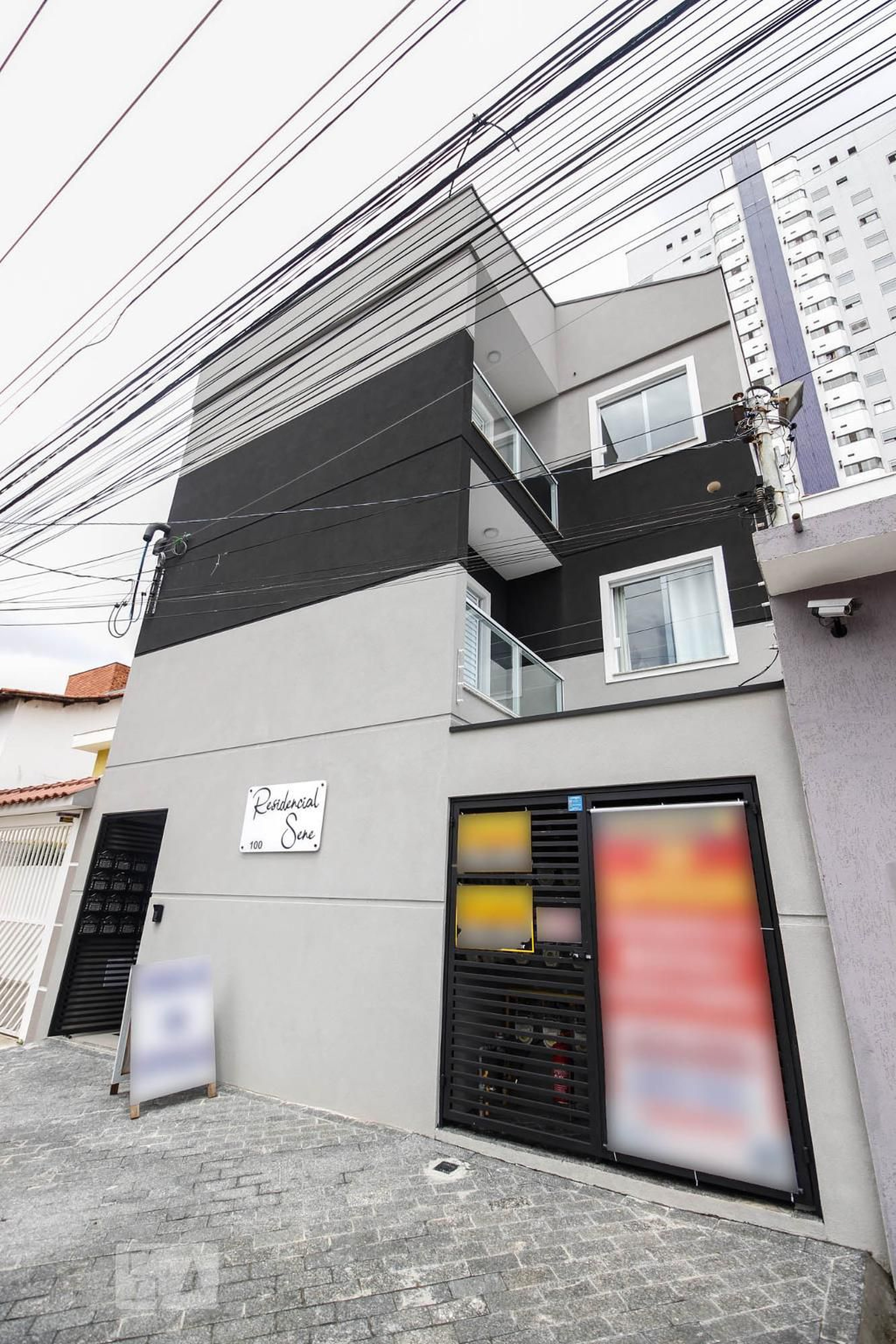 Fachada Condomínio em Rua Maria do Carmo Sene, 110