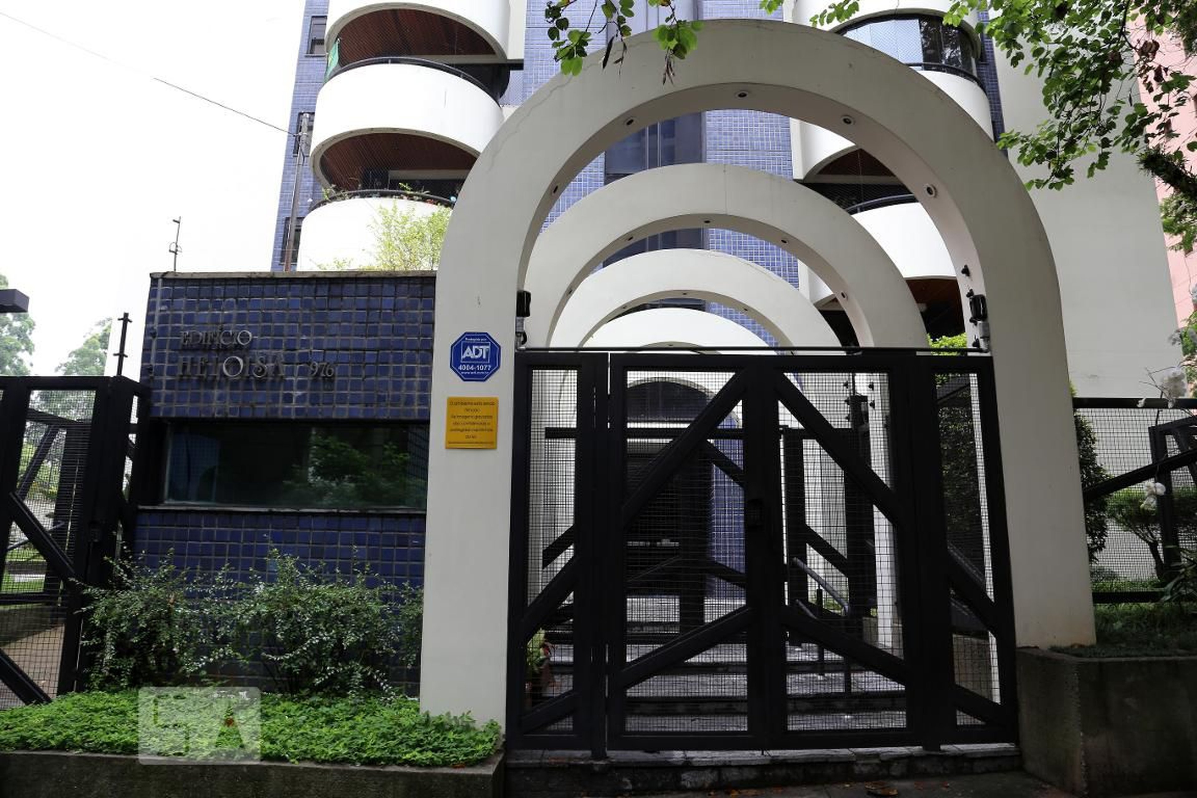 Fachada do Condomínio Condomínio Heloisa