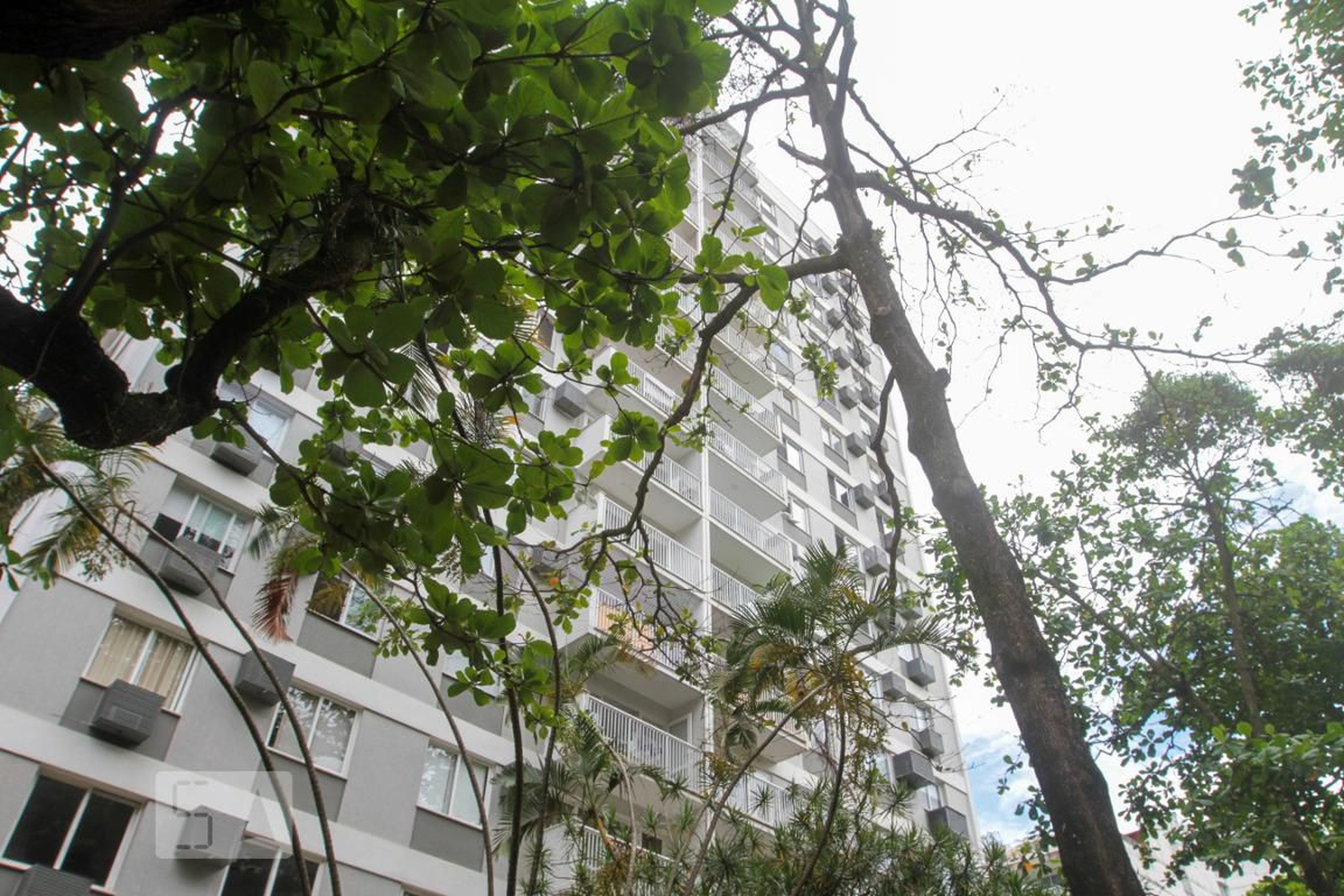 Fachada do Prédio Condomínio em Rua Desembargador Alfredo Rússel, 173