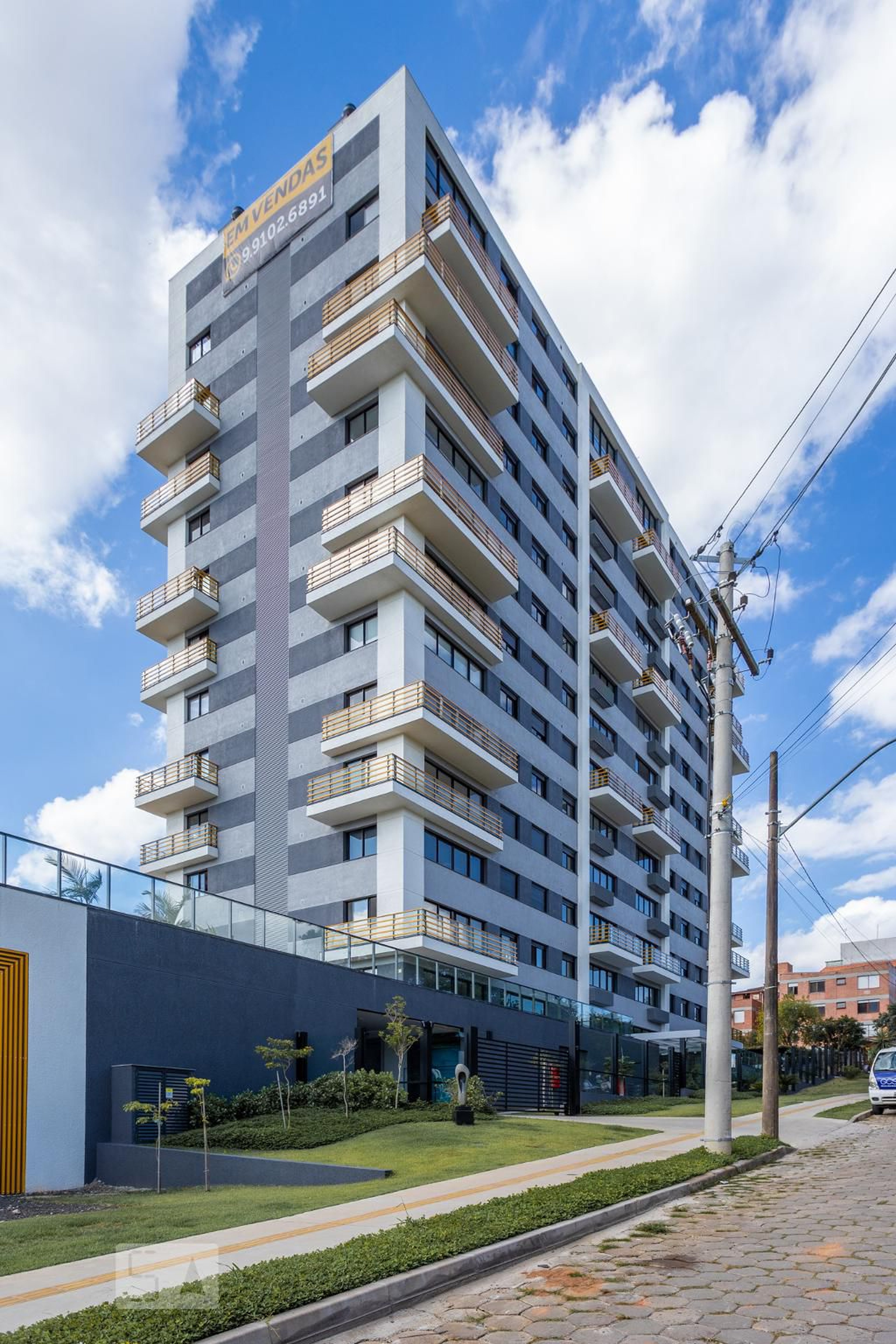 Fachada Condomínio Yellow Residence