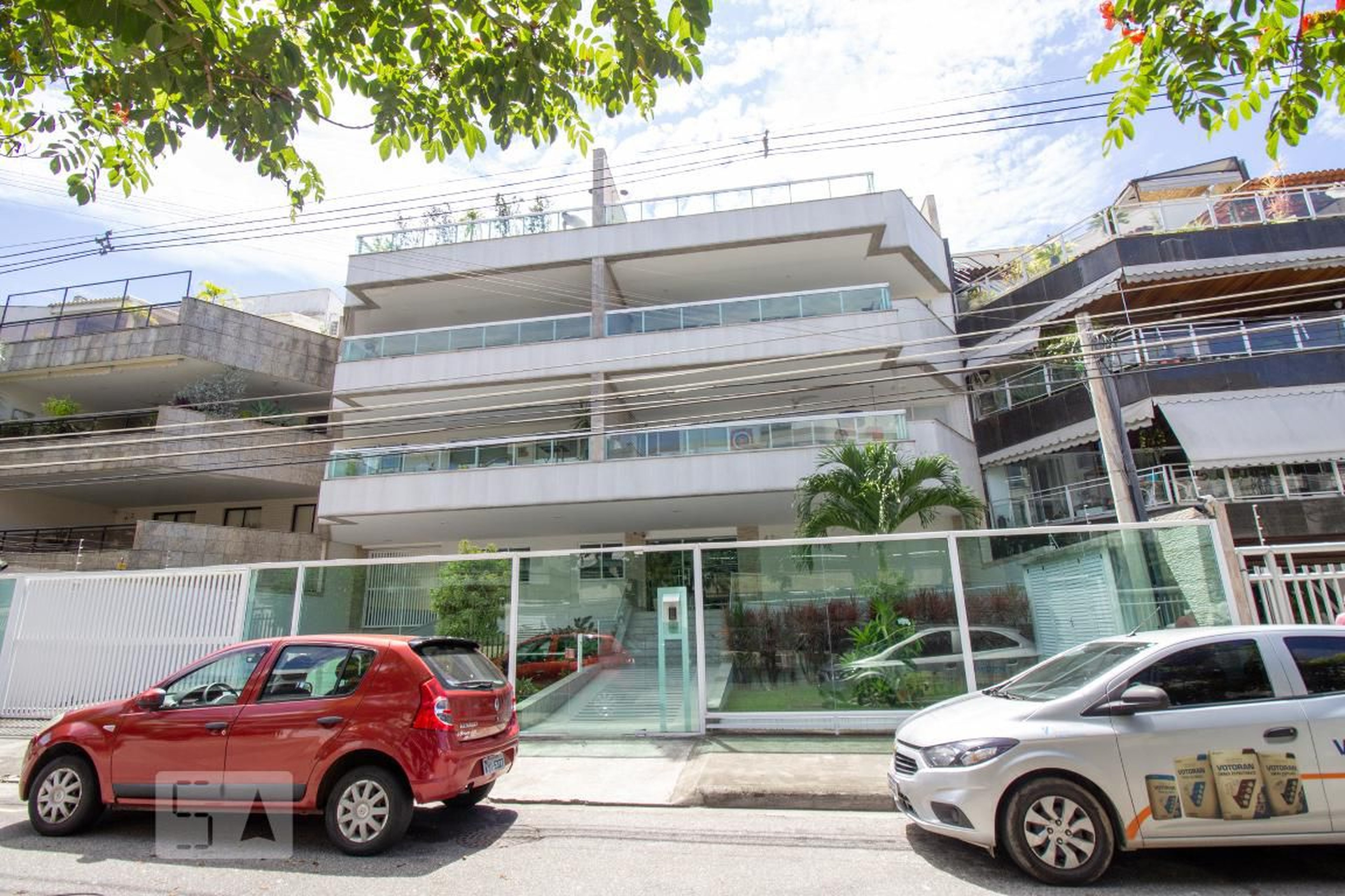 Fachada do Prédio Condomínio em Rua Henrique Stamile Coutinho, 480