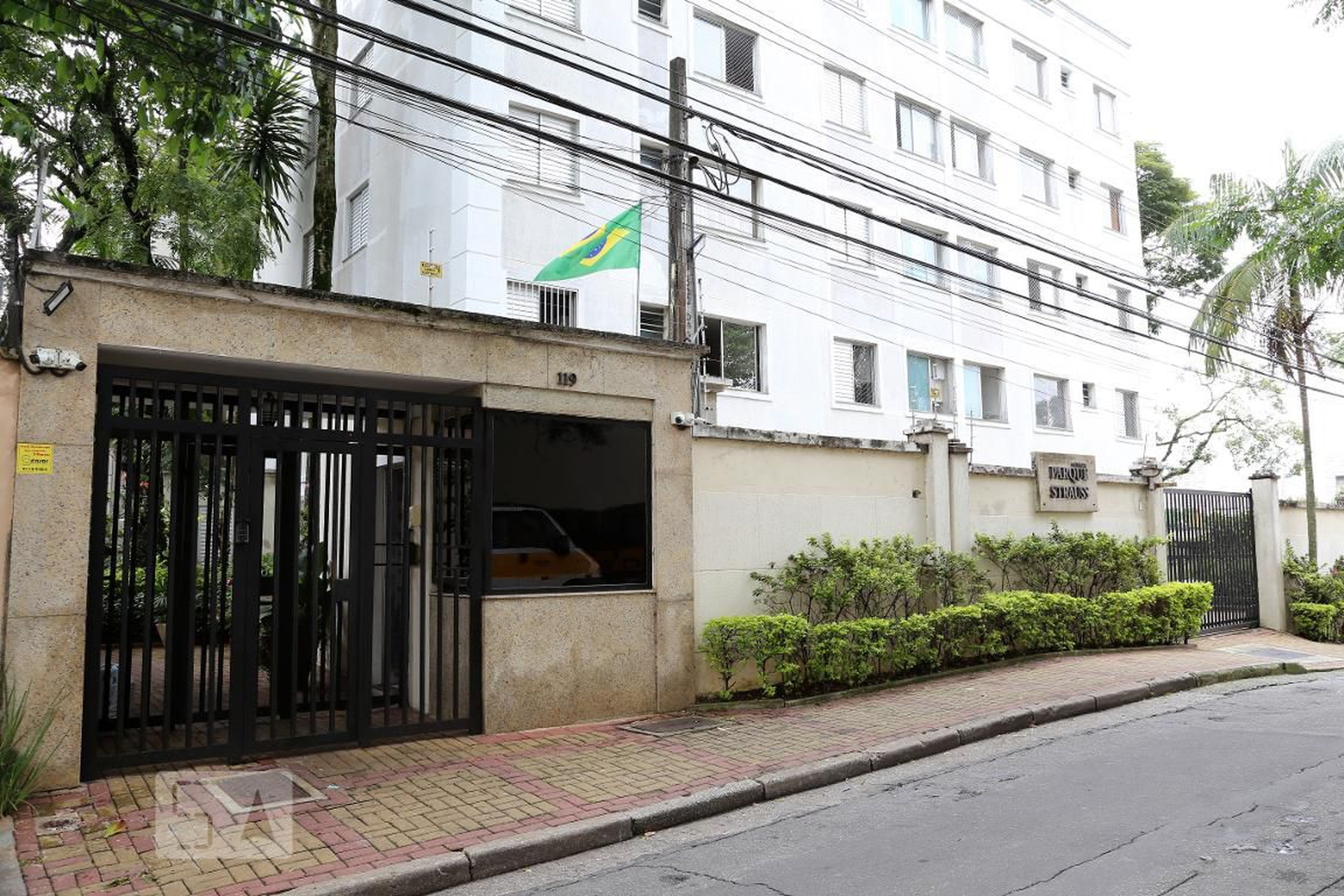 Fachada do Condomínio Condomínio Parque Strauss