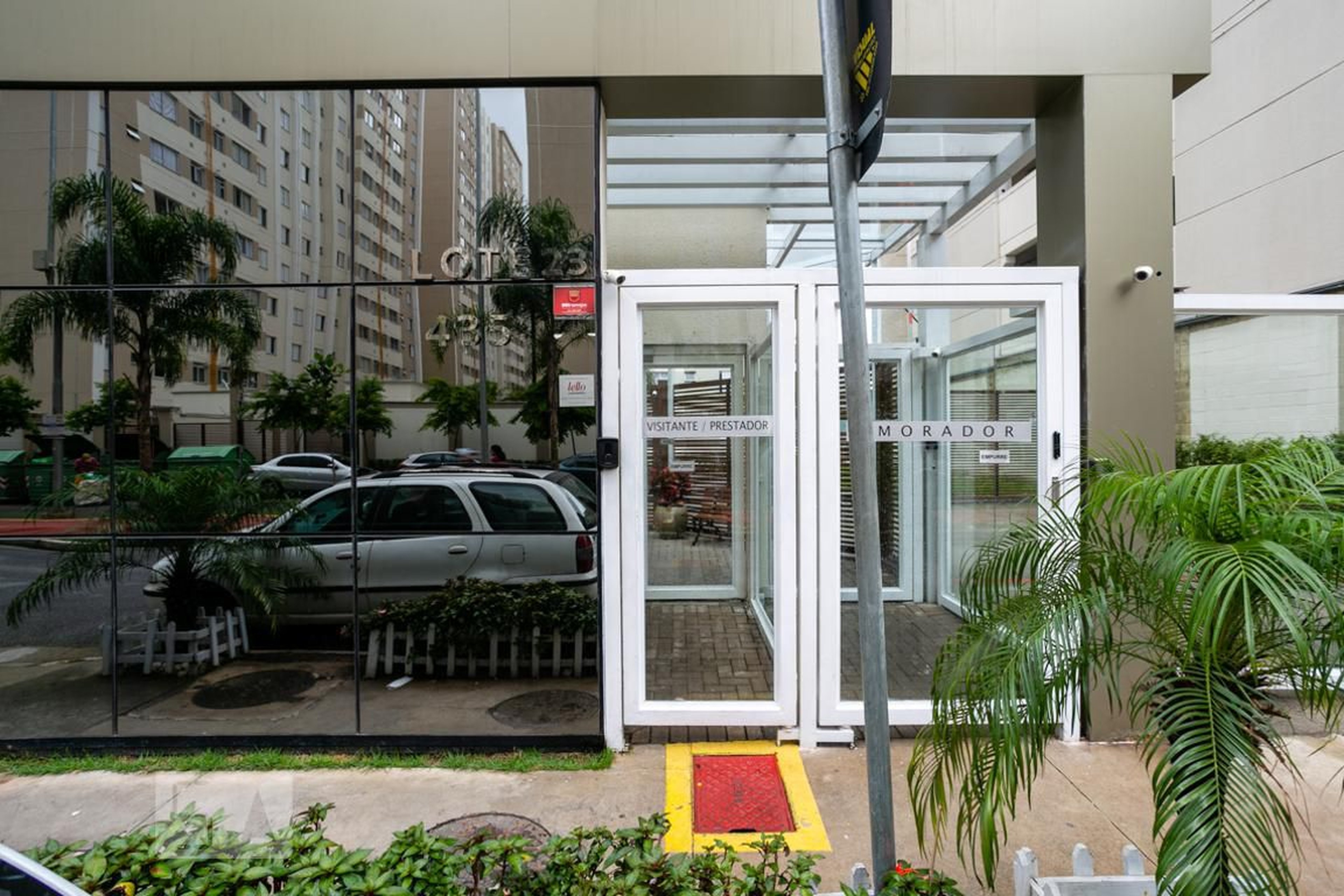 Fachada do condomínio Condomínio Spazio Bosque Maia