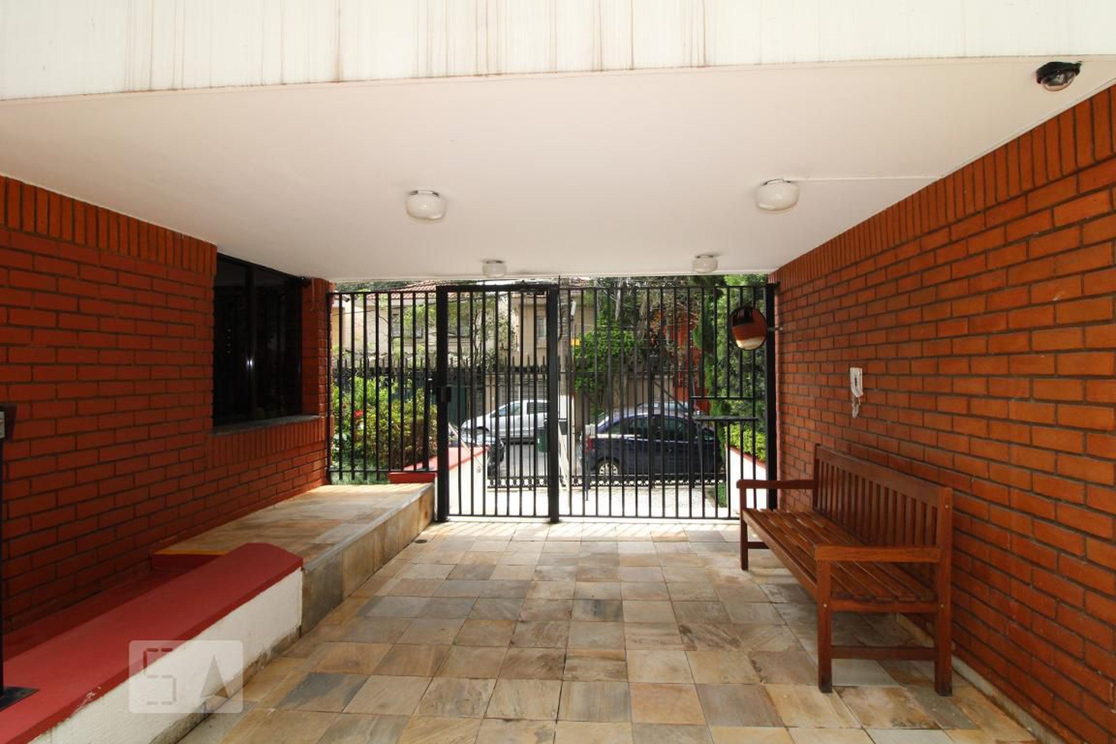 Entrada - Victoria Tower