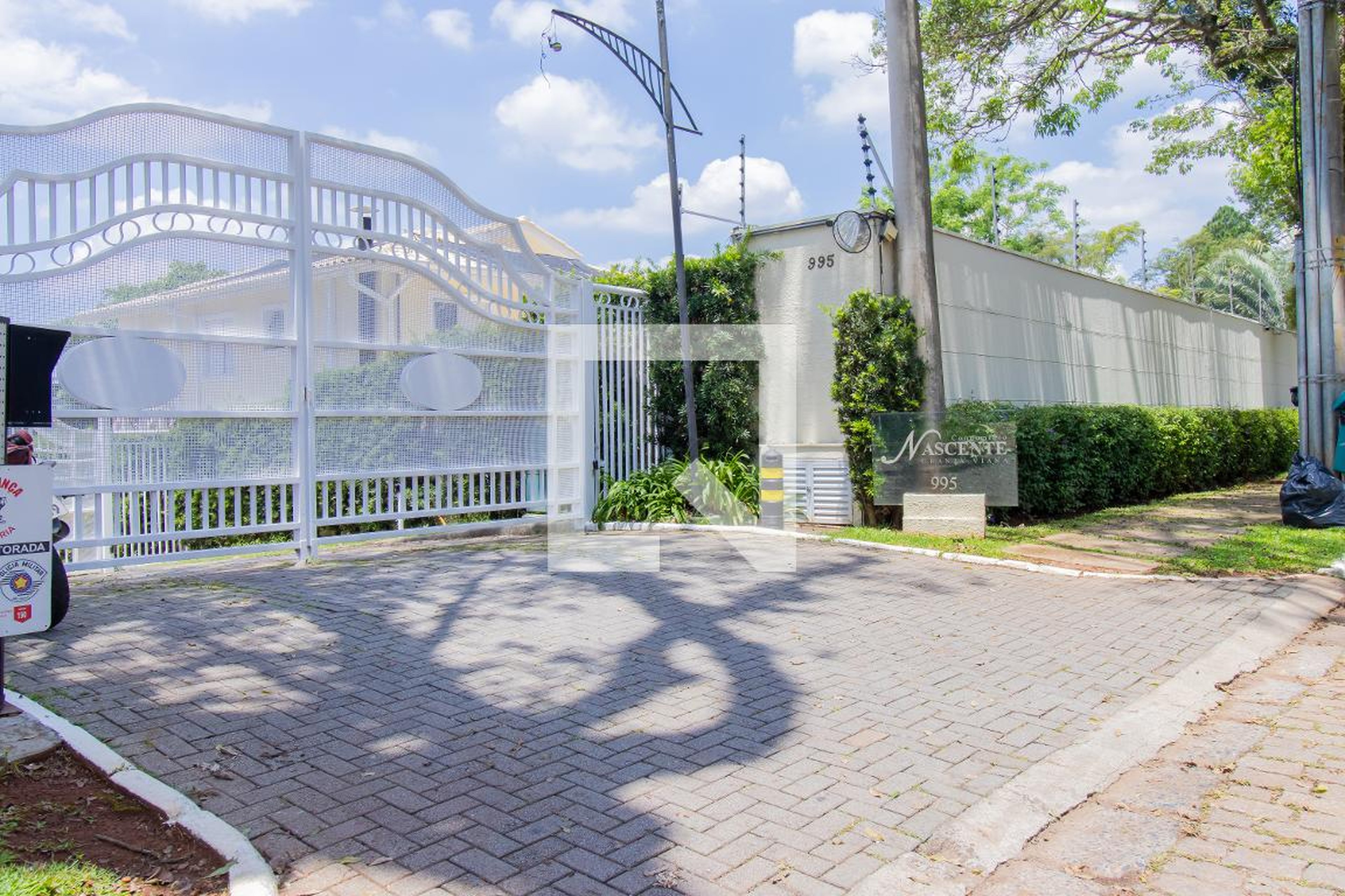 Fachada do condomínio Condomínio Nascente Granja Vianna