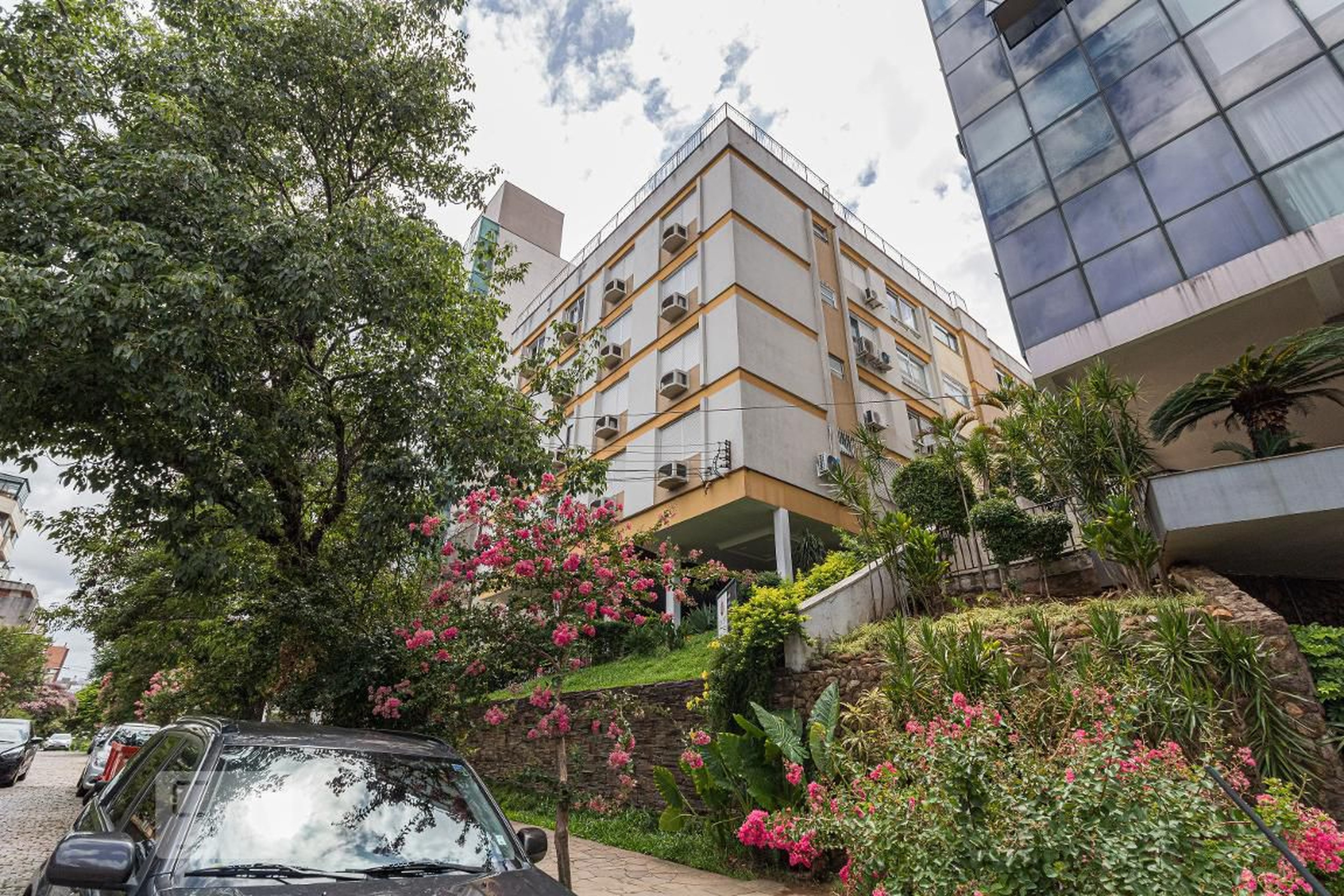 Fachada do Prédio Condomínio em Rua Marcelo Gama, 1400