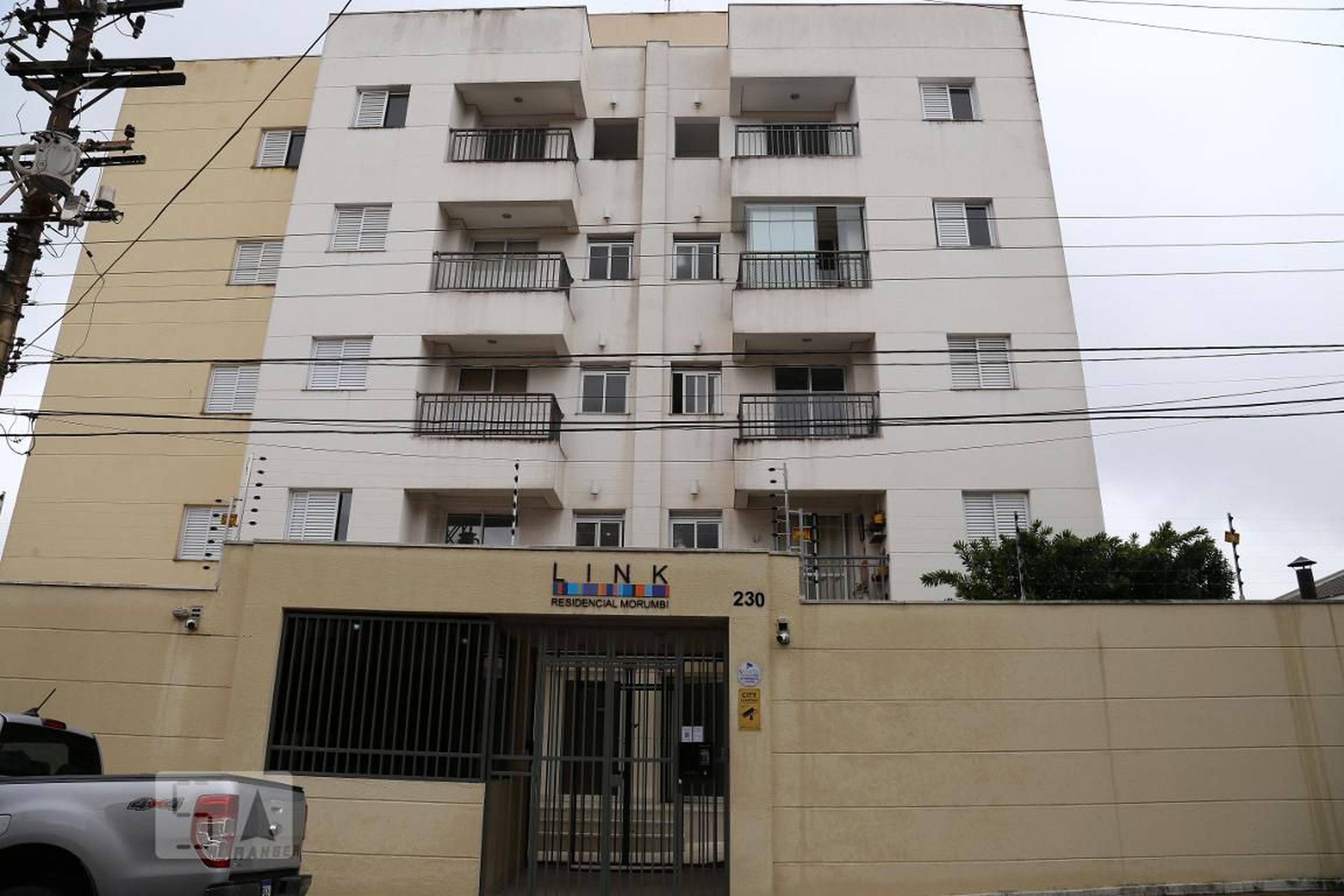 Fachada do Condomínio Condomínio em Rua Comendador Francisco Pettinati, 130