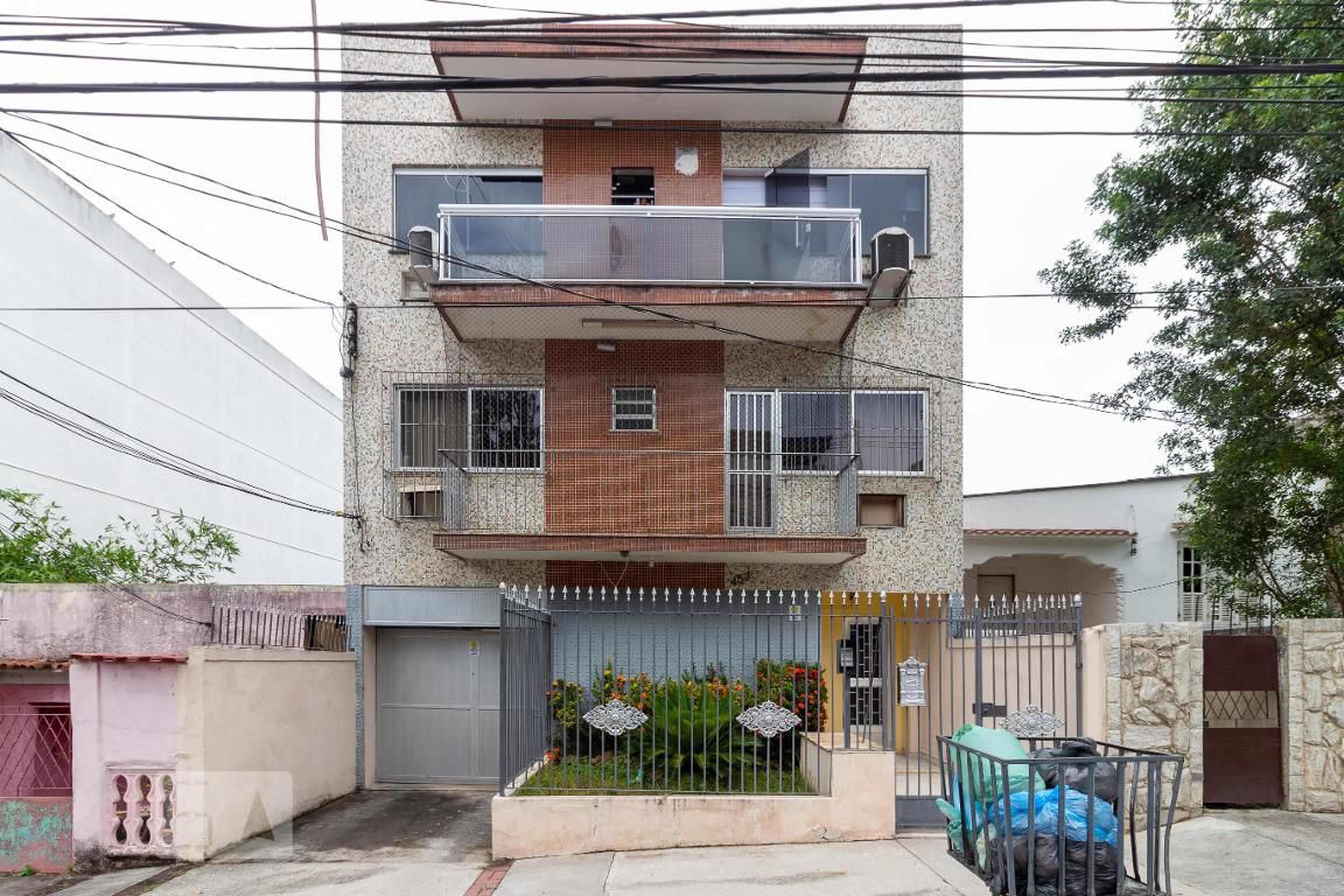 Fachada Condomínio em Rua Samin, 453