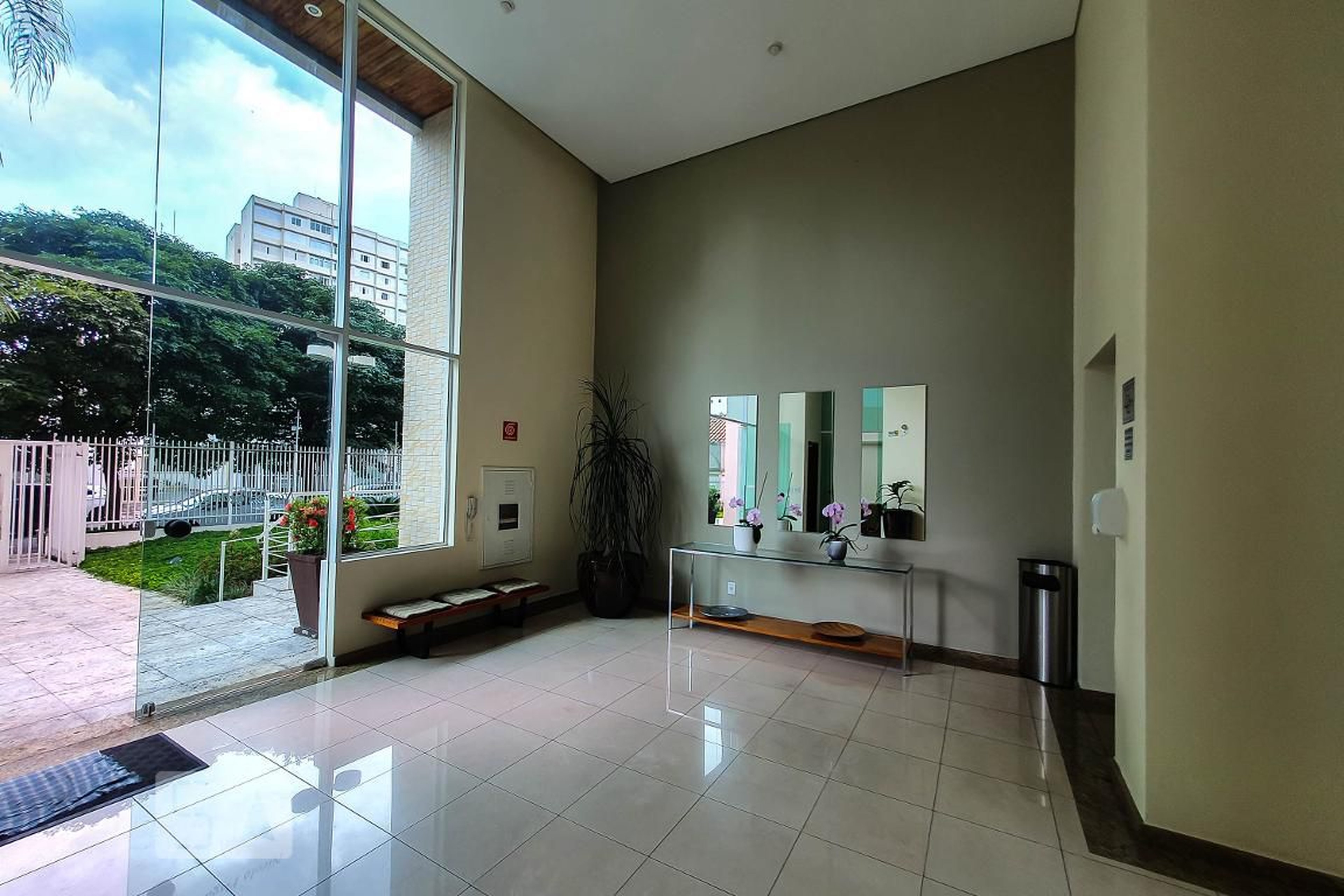 Hall Condomínio em Rua Oscar Caravelas, 97