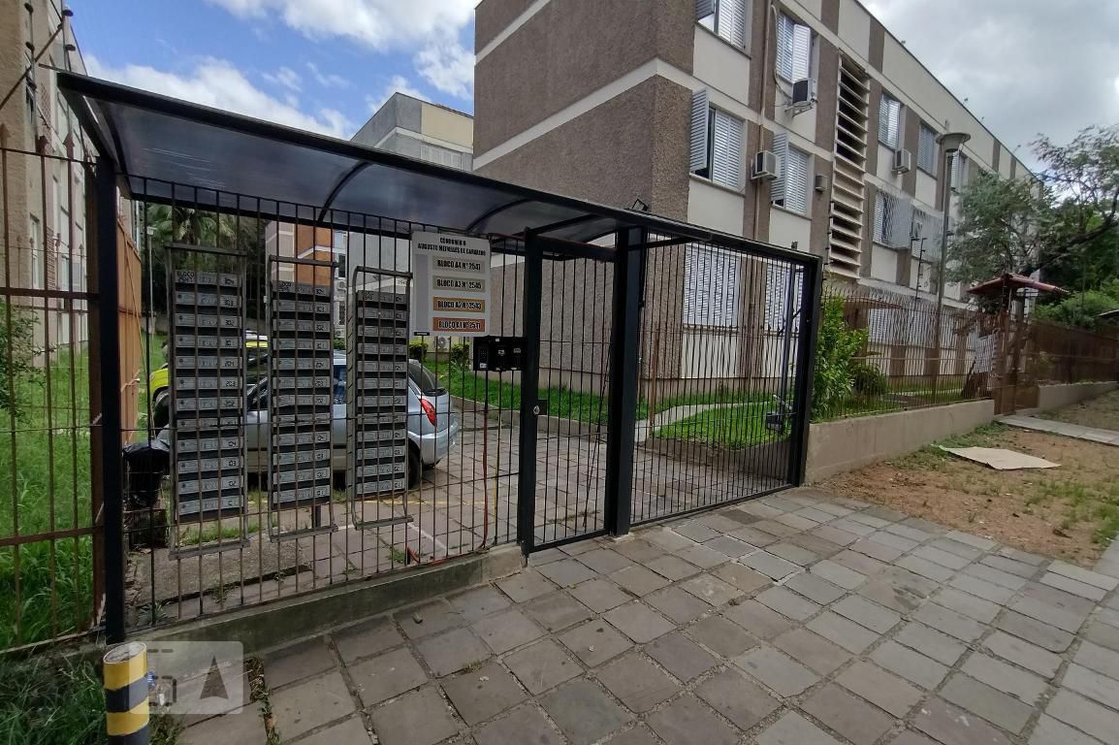 Fachada do Condomínio Condomínio em Rua Anita Garibaldi, 2525