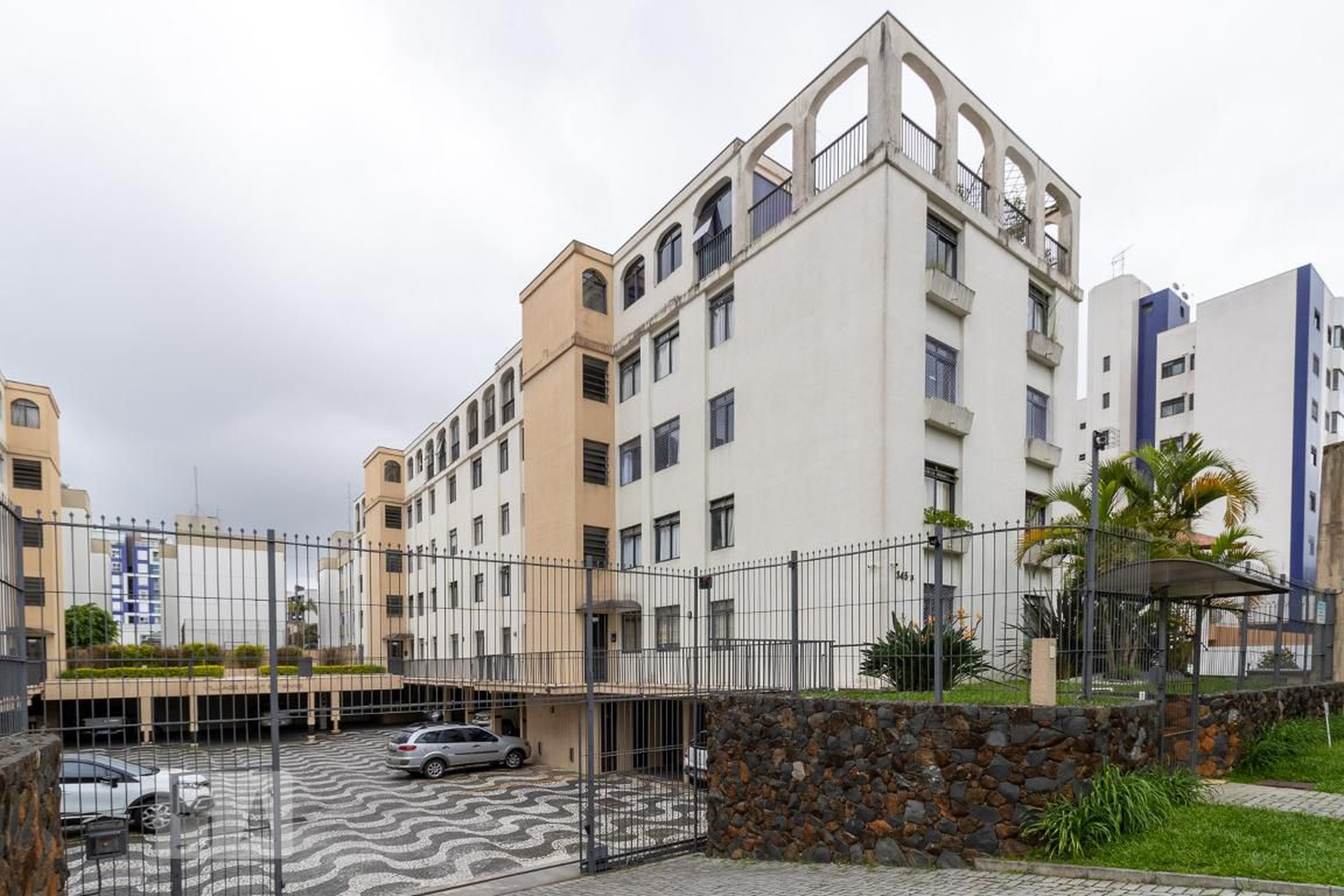 Fachada Condomínio em Rua Máximino Zanon, 345