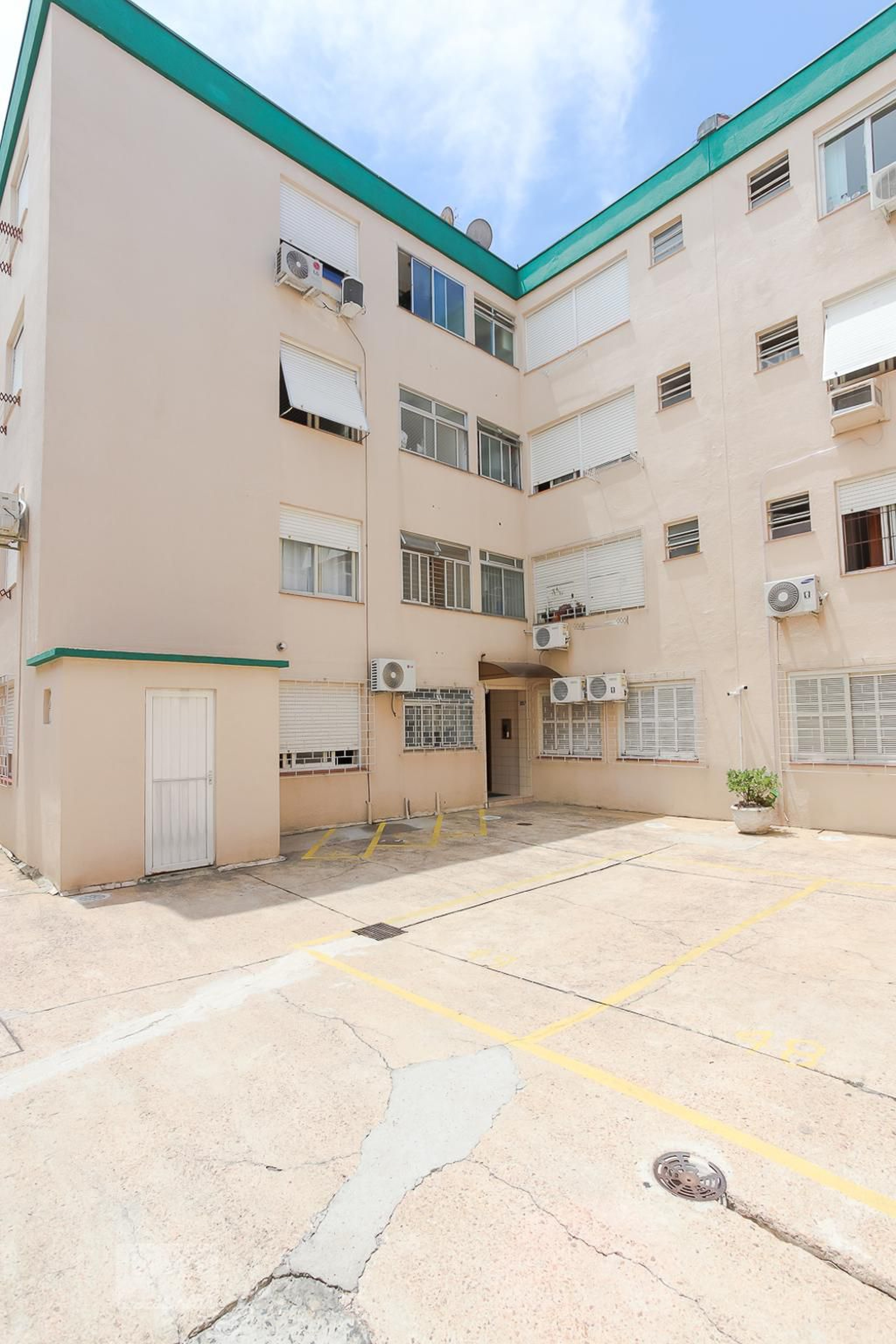 Fachada do predio Condomínio em Rua Umbú, 657