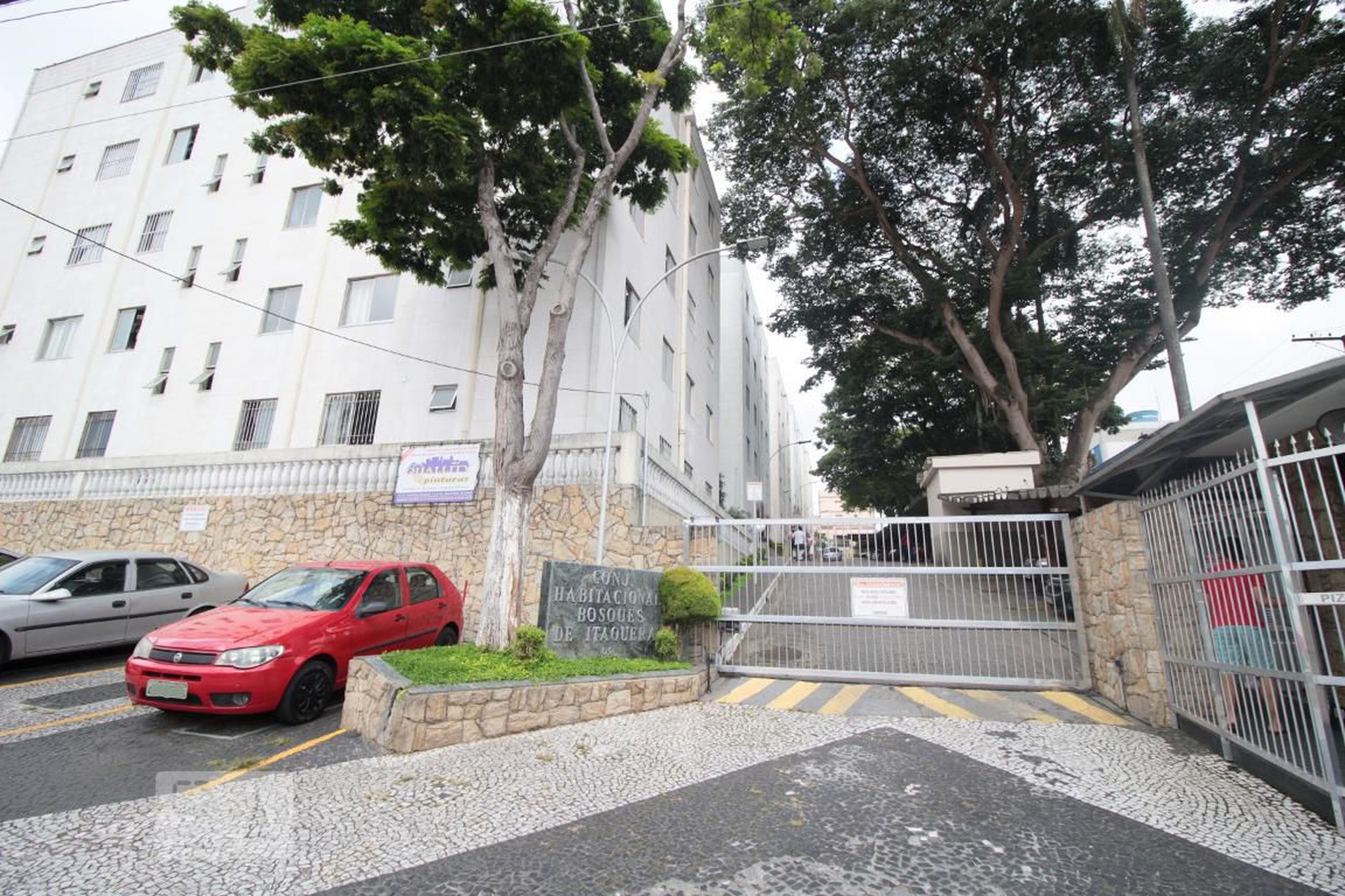 Fachada do Condomínio Condomínio em Rua Tomé Álvares de Castro, 925