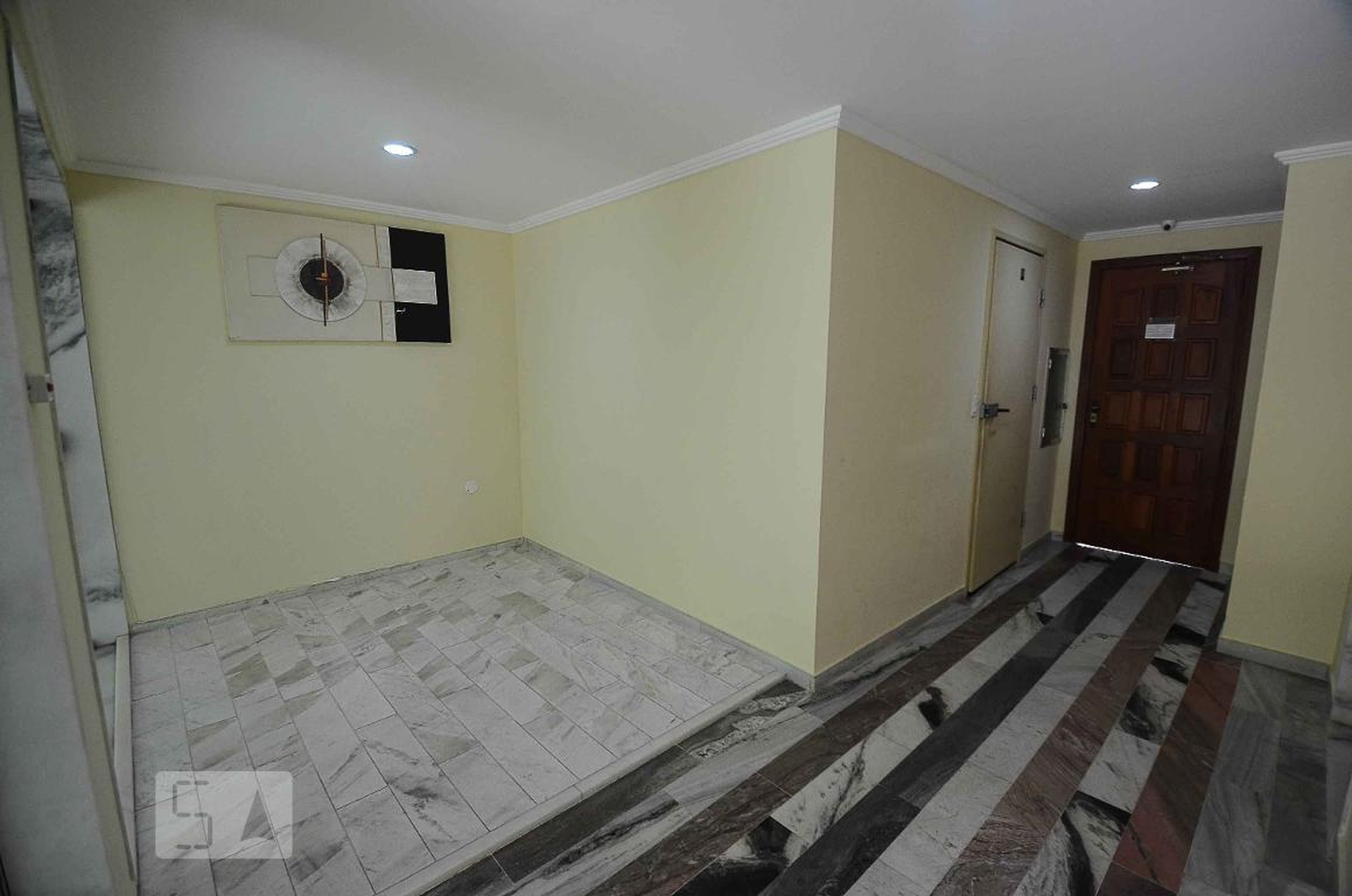 Hall Condomínio em Rua Juraci Camargo, 185