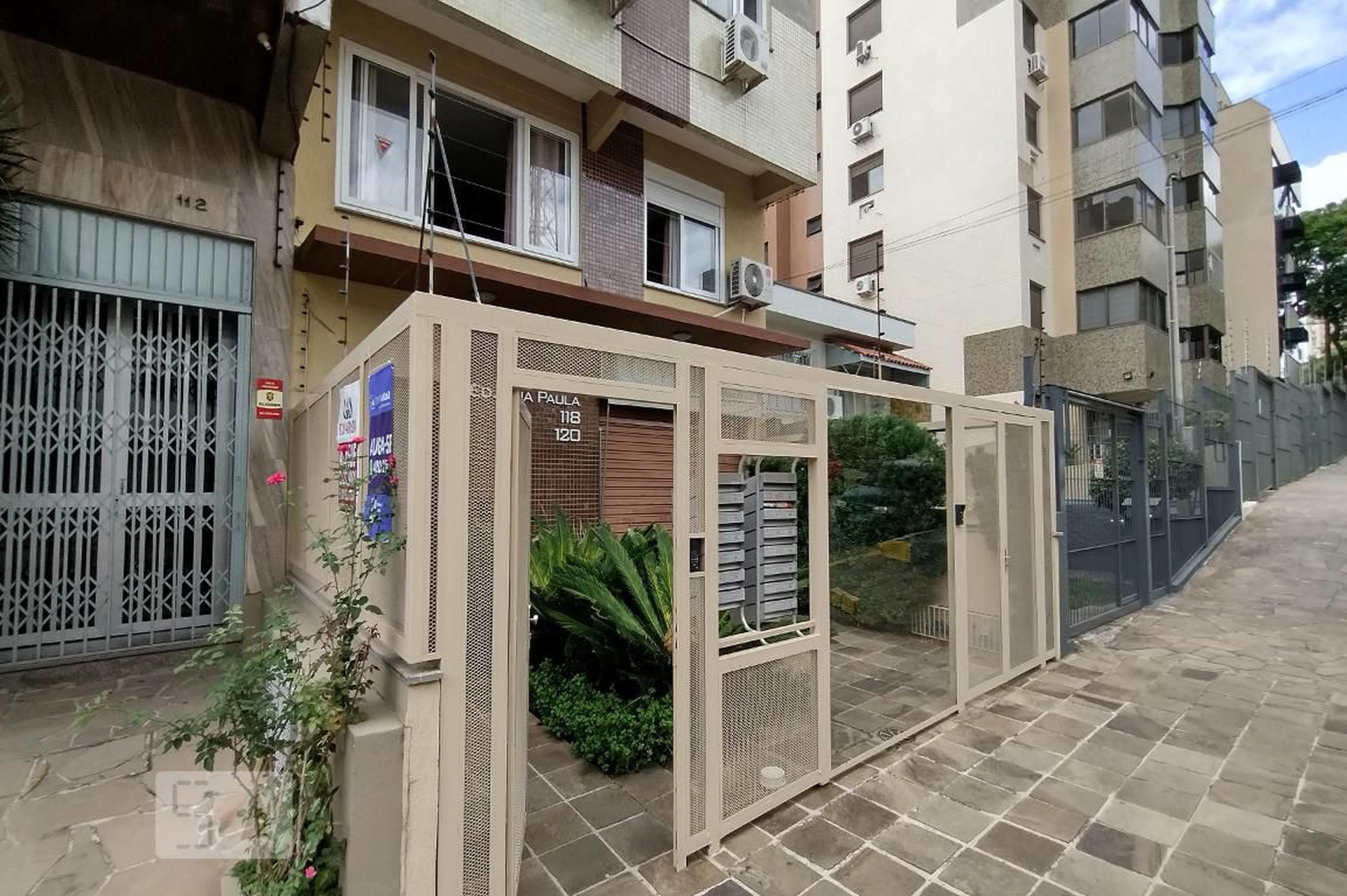 Fachada do Condomínio Edifício Ana Paula