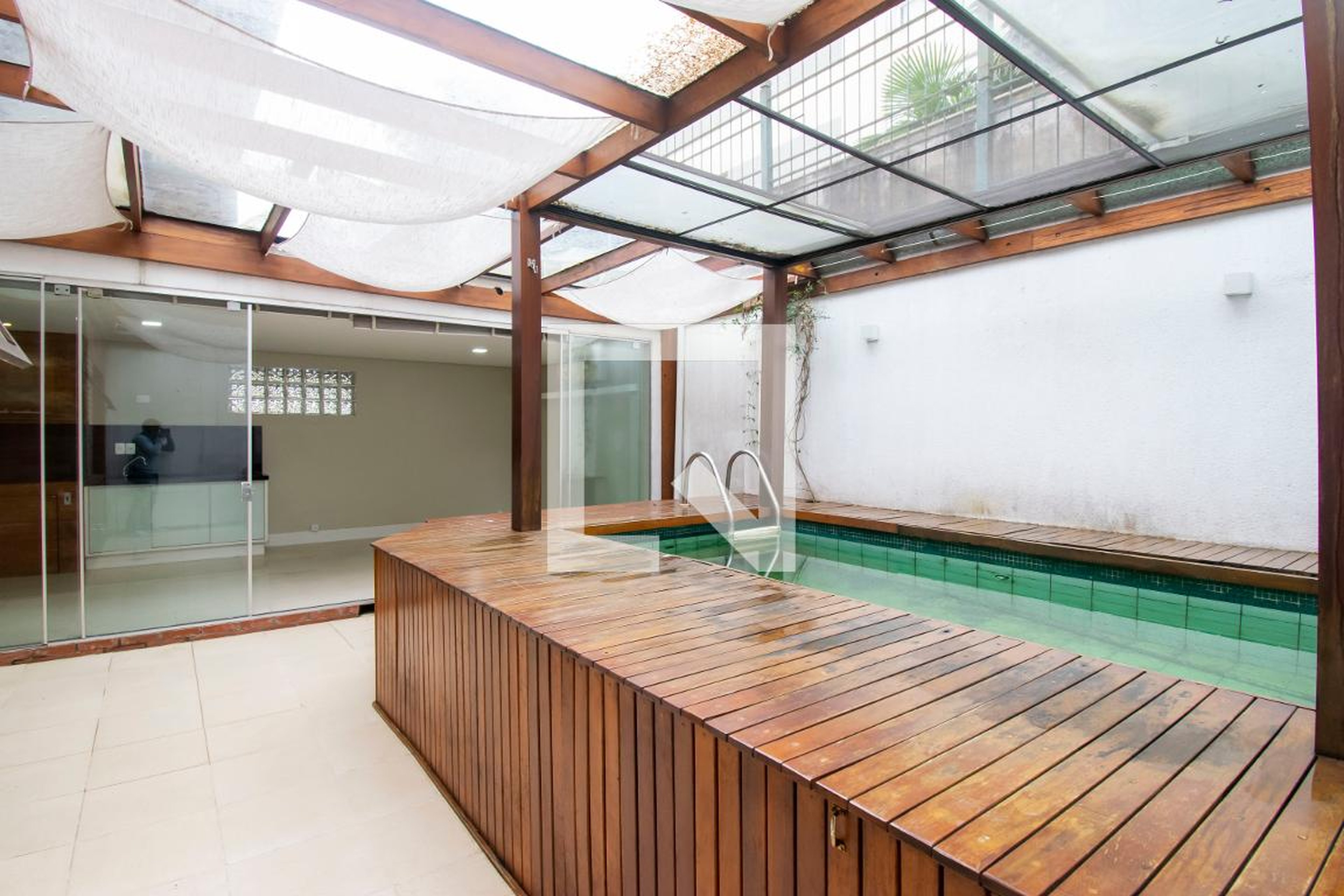 Piscina Coberta - San Izidro