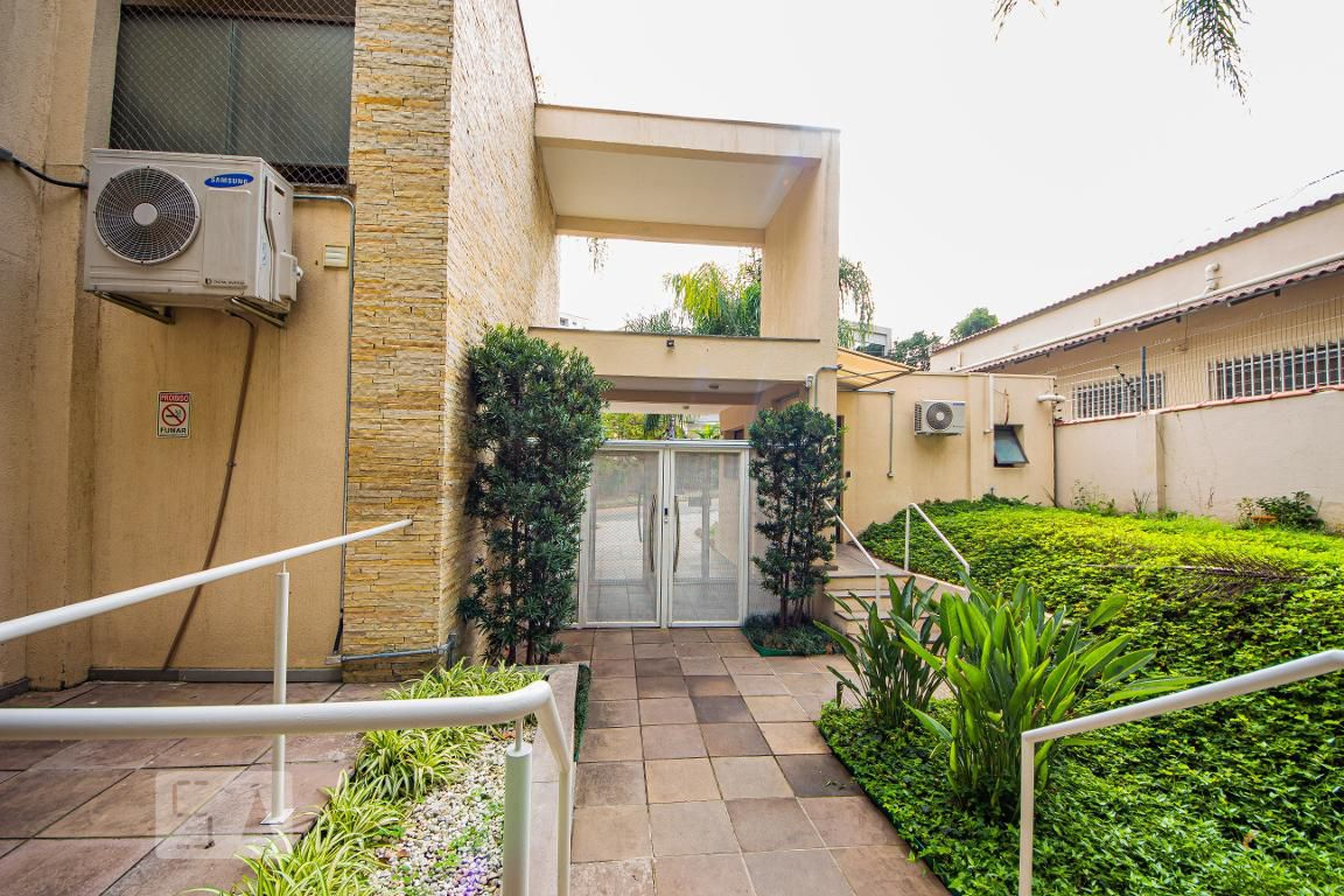 Fachada do Condomínio Condomínio Plenno Home Living